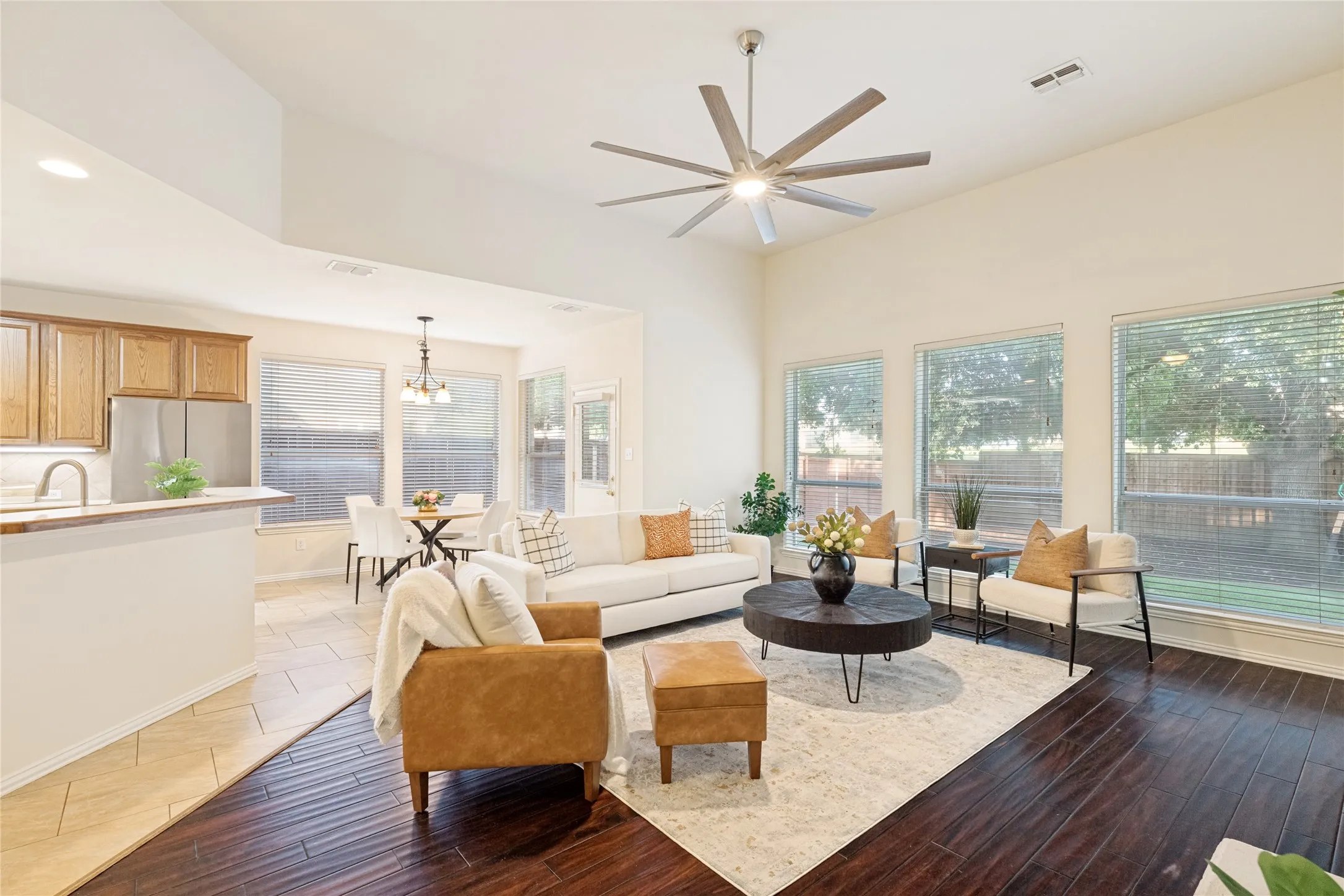 Single Family Residence For Sale in Denton County , 1706 Tealwood Lane, Corinth, Texas 76210, 4 Bedroom, 4 Bathroom, 2 Garage spaces, 2,743 Sqft, built in 1999, mls#21341997, Real Estate Agent in Corinth, Homes For Sale in Denton county, Homes For Sale in Corinth, Realtor in Corinth Texas, Real Estate Brokerage Independent Realty Texas, Luminita Cordes Realtor