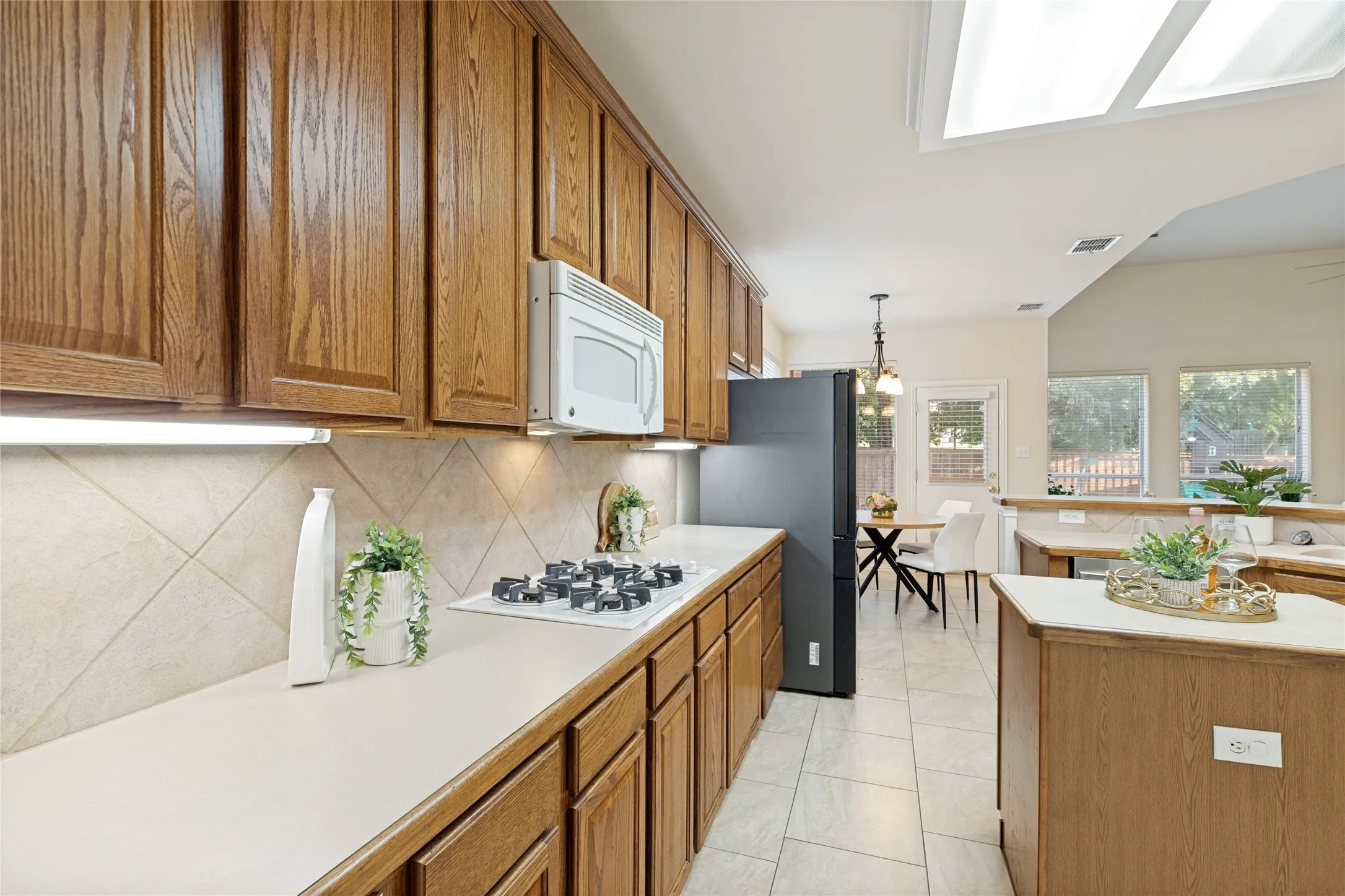 Single Family Residence For Sale in Denton County , 1706 Tealwood Lane, Corinth, Texas 76210, 4 Bedroom, 4 Bathroom, 2 Garage spaces, 2,743 Sqft, built in 1999, mls#21341997, Real Estate Agent in Corinth, Homes For Sale in Denton county, Homes For Sale in Corinth, Realtor in Corinth Texas, Real Estate Brokerage Independent Realty Texas, Luminita Cordes Realtor