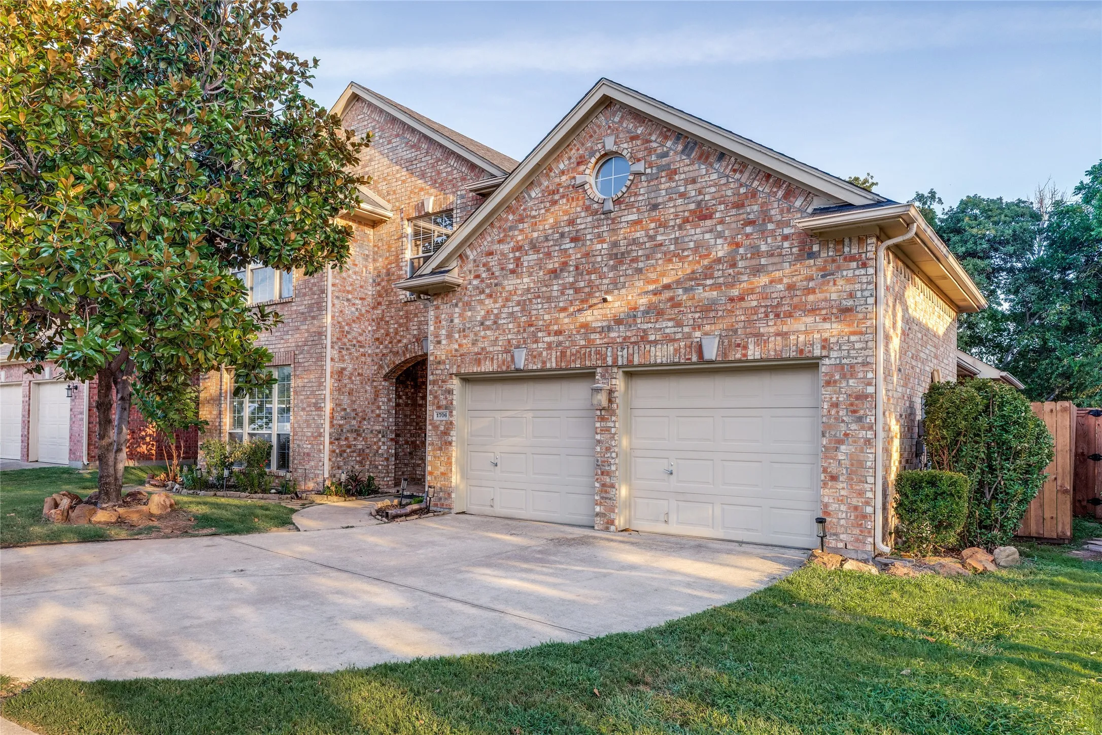 Single Family Residence For Sale in Denton County , 1706 Tealwood Lane, Corinth, Texas 76210, 4 Bedroom, 4 Bathroom, 2 Garage spaces, 2,743 Sqft, built in 1999, mls#21341997, Real Estate Agent in Corinth, Homes For Sale in Denton county, Homes For Sale in Corinth, Realtor in Corinth Texas, Real Estate Brokerage Independent Realty Texas, Luminita Cordes Realtor