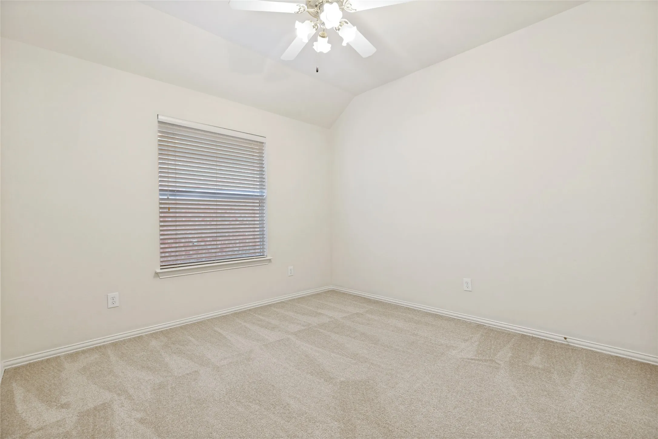 Single Family Residence For Sale in Denton County , 1706 Tealwood Lane, Corinth, Texas 76210, 4 Bedroom, 4 Bathroom, 2 Garage spaces, 2,743 Sqft, built in 1999, mls#21341997, Real Estate Agent in Corinth, Homes For Sale in Denton county, Homes For Sale in Corinth, Realtor in Corinth Texas, Real Estate Brokerage Independent Realty Texas, Luminita Cordes Realtor