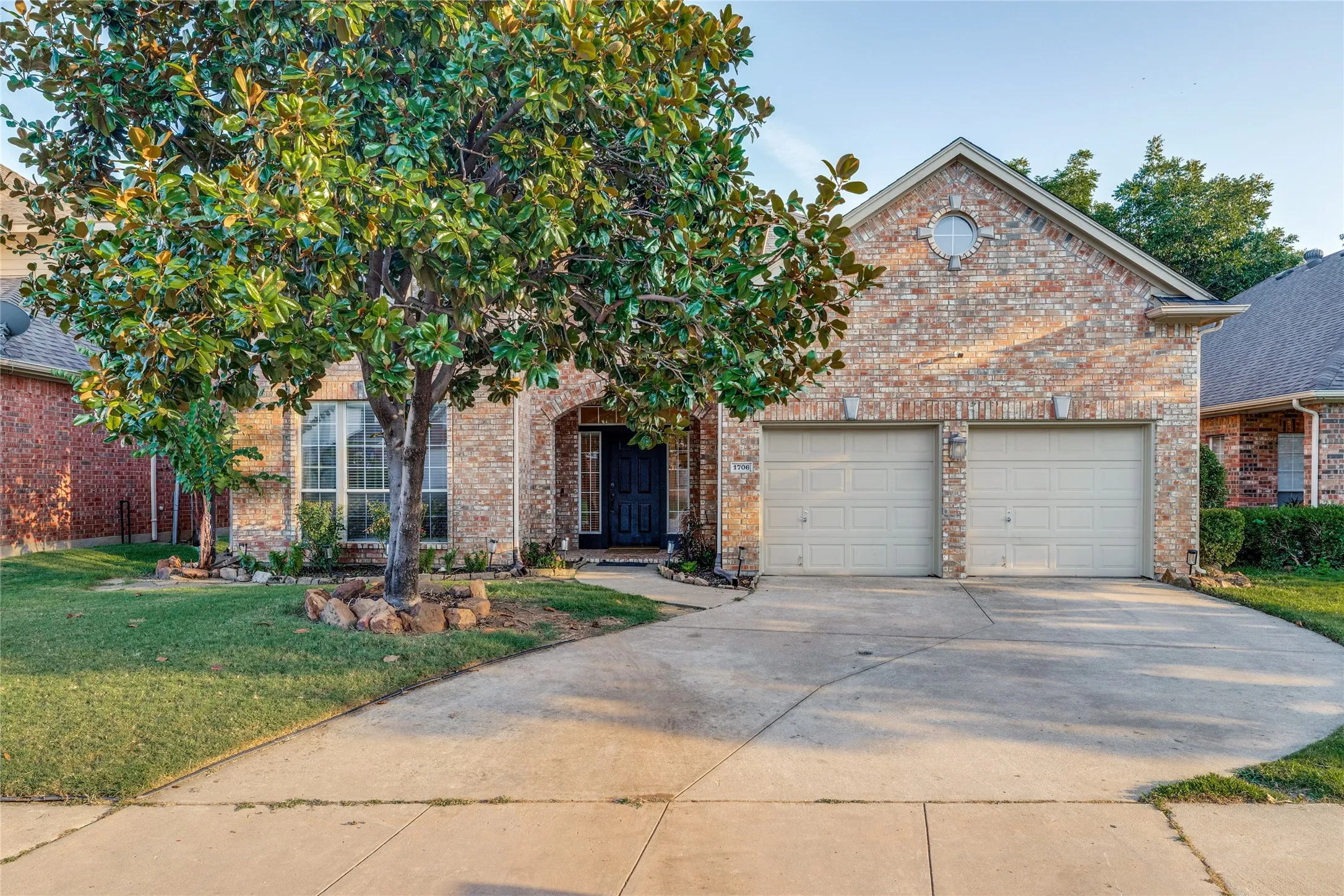 Single Family Residence For Sale in Denton County , 1706 Tealwood Lane, Corinth, Texas 76210, 4 Bedroom, 4 Bathroom, 2 Garage spaces, 2,743 Sqft, built in 1999, mls#21341997, Real Estate Agent in Corinth, Homes For Sale in Denton county, Homes For Sale in Corinth, Realtor in Corinth Texas, Real Estate Brokerage Independent Realty Texas, Luminita Cordes Realtor