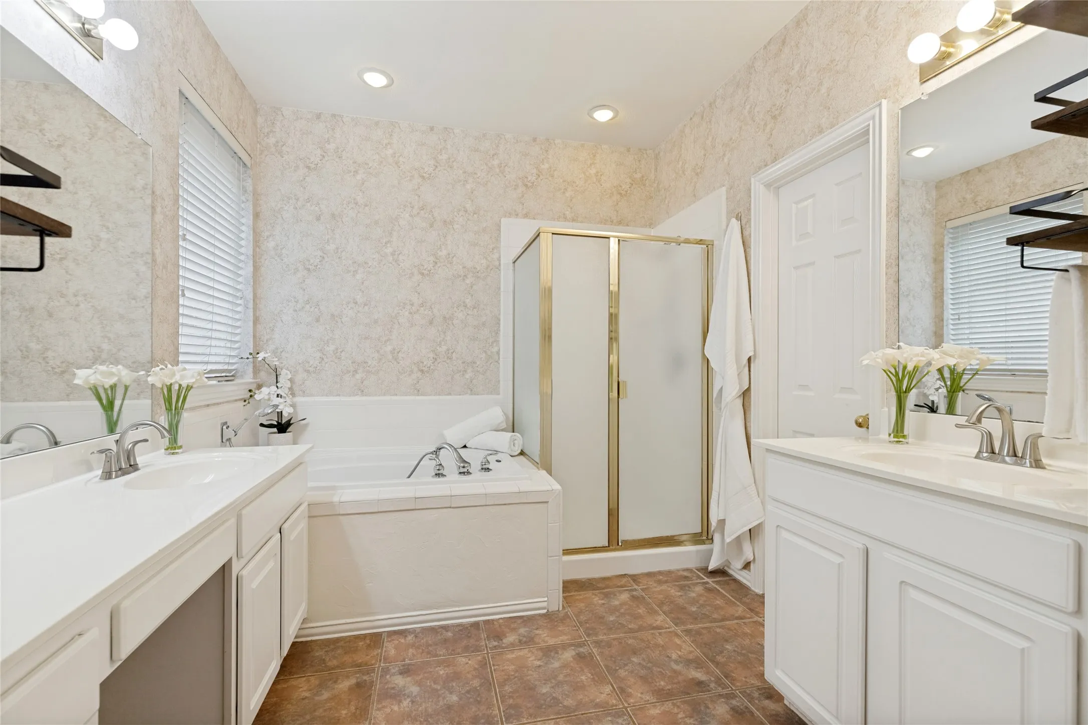 Single Family Residence For Sale in Denton County , 1706 Tealwood Lane, Corinth, Texas 76210, 4 Bedroom, 4 Bathroom, 2 Garage spaces, 2,743 Sqft, built in 1999, mls#21341997, Real Estate Agent in Corinth, Homes For Sale in Denton county, Homes For Sale in Corinth, Realtor in Corinth Texas, Real Estate Brokerage Independent Realty Texas, Luminita Cordes Realtor