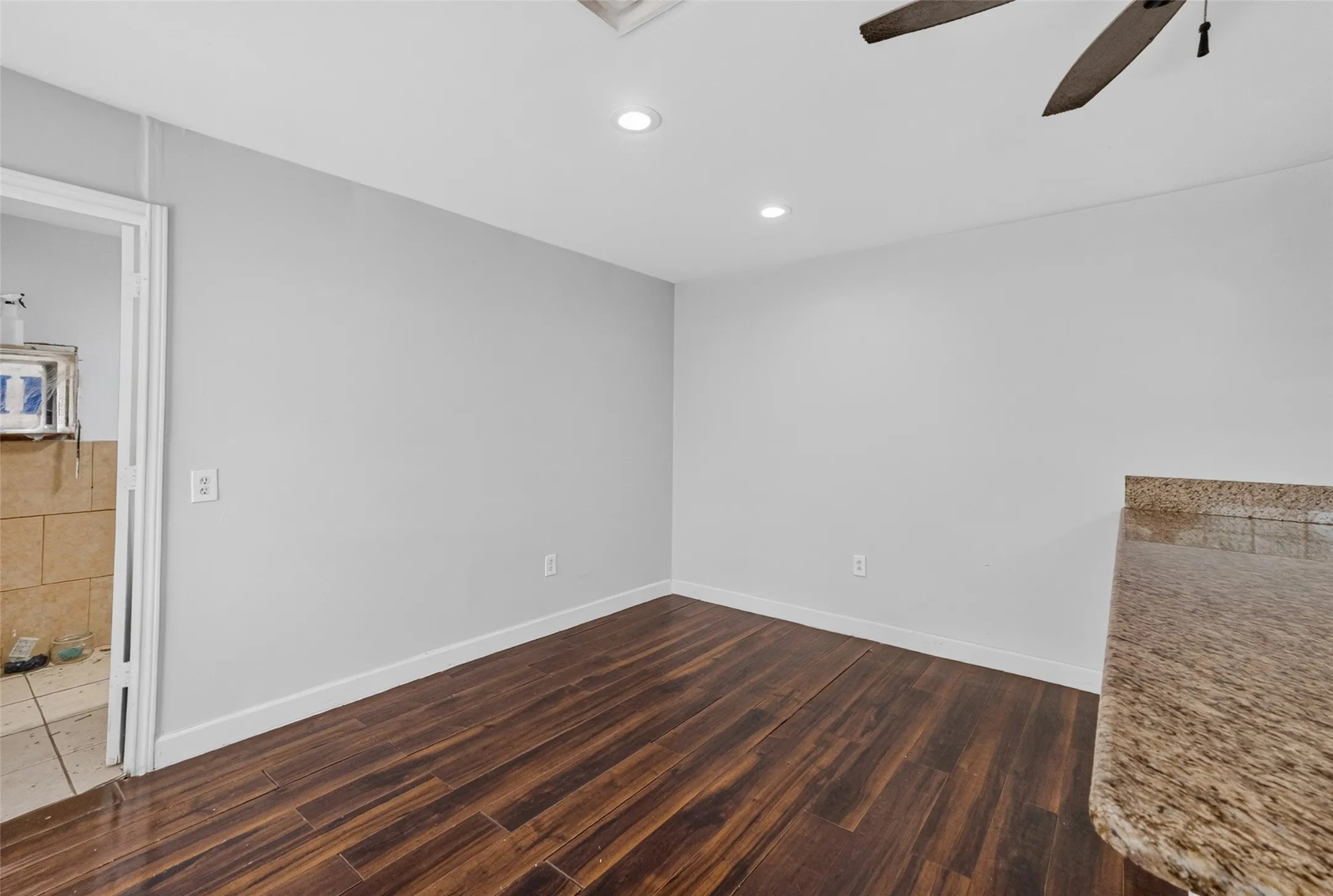 Single Family Residence For Sale in Tarrant County , 3108 Bideker Avenue, Fort Worth, Texas 76105, 4 Bedroom, 2 Bathroom, 1 Garage spaces, 1,320 Sqft, built in 1935, mls#21342180, Real Estate Agent in Fort Worth, Homes For Sale in Tarrant county, Homes For Sale in Fort Worth, Realtor in Fort Worth Texas, Real Estate Brokerage Independent Realty Texas, Luminita Cordes Realtor