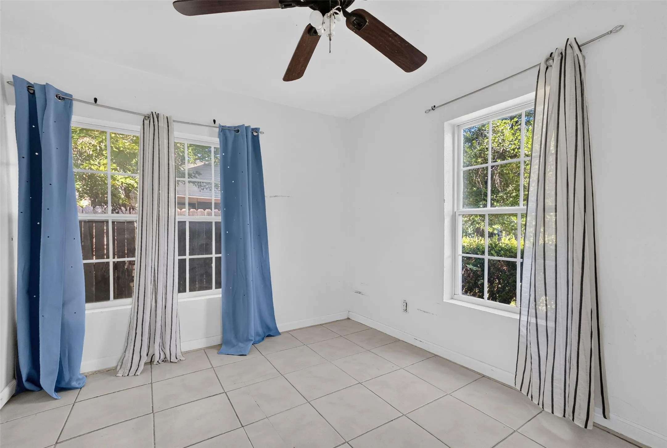 Single Family Residence For Sale in Tarrant County , 3108 Bideker Avenue, Fort Worth, Texas 76105, 4 Bedroom, 2 Bathroom, 1 Garage spaces, 1,320 Sqft, built in 1935, mls#21342180, Real Estate Agent in Fort Worth, Homes For Sale in Tarrant county, Homes For Sale in Fort Worth, Realtor in Fort Worth Texas, Real Estate Brokerage Independent Realty Texas, Luminita Cordes Realtor