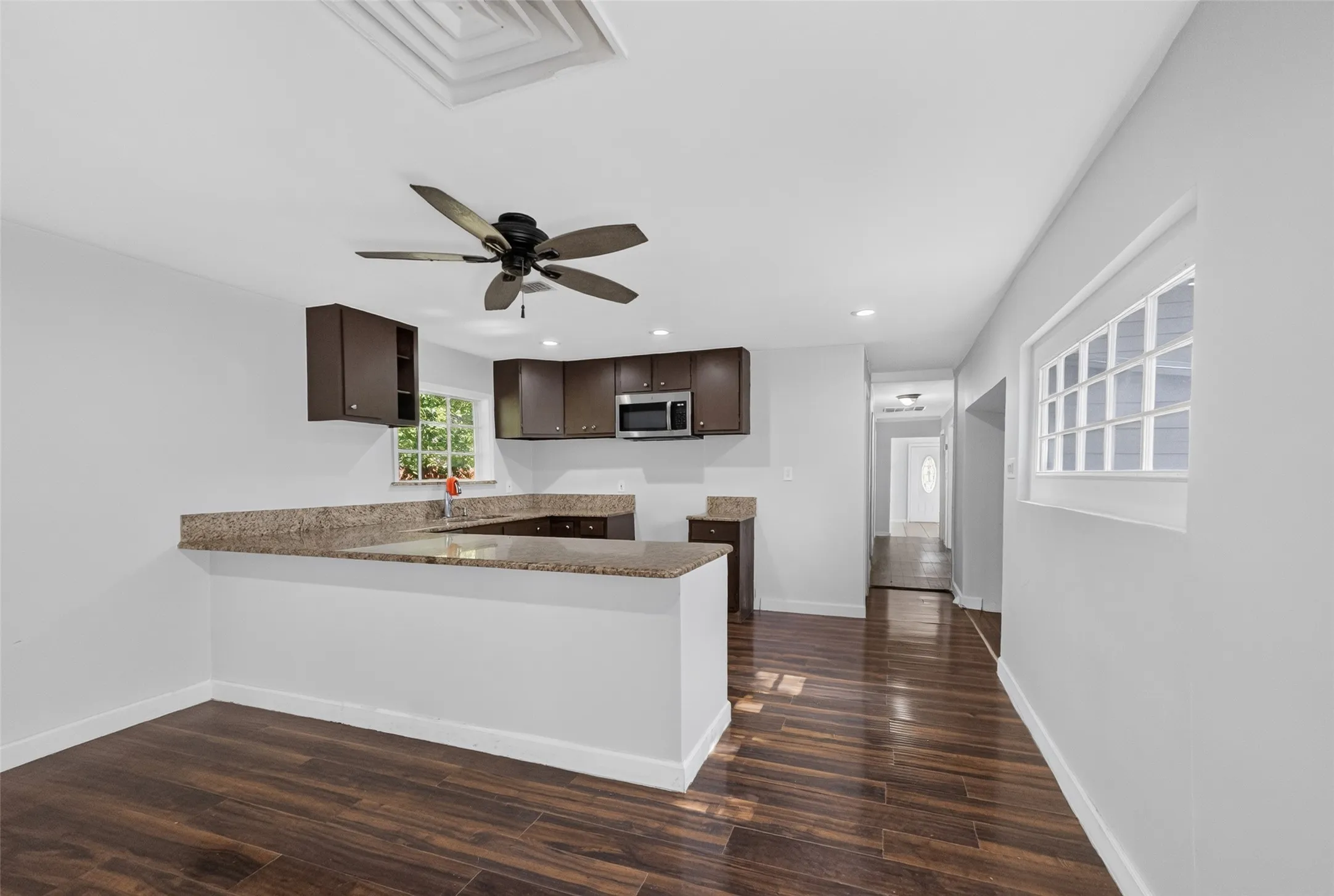 Single Family Residence For Sale in Tarrant County , 3108 Bideker Avenue, Fort Worth, Texas 76105, 4 Bedroom, 2 Bathroom, 1 Garage spaces, 1,320 Sqft, built in 1935, mls#21342180, Real Estate Agent in Fort Worth, Homes For Sale in Tarrant county, Homes For Sale in Fort Worth, Realtor in Fort Worth Texas, Real Estate Brokerage Independent Realty Texas, Luminita Cordes Realtor