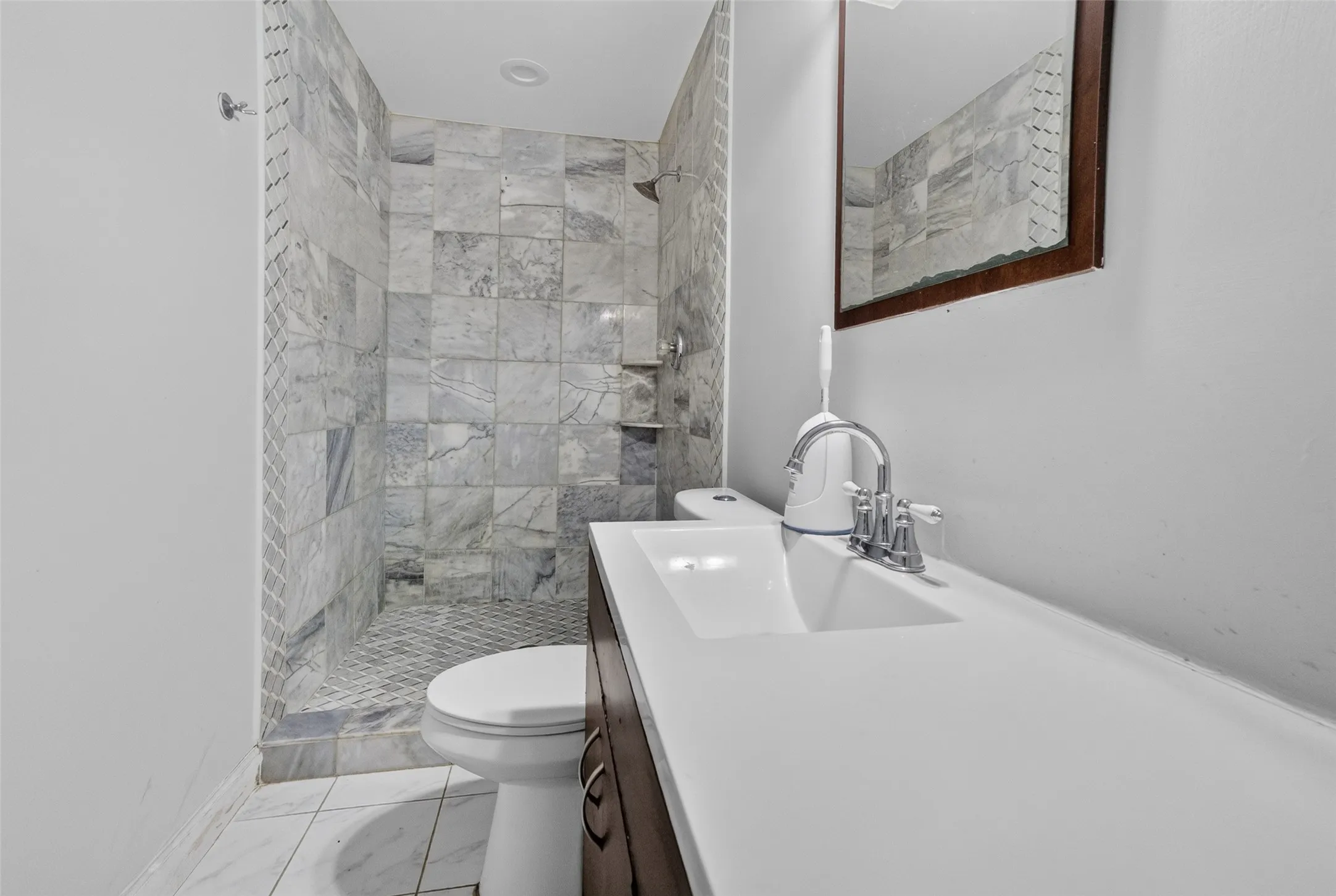 Single Family Residence For Sale in Tarrant County , 3108 Bideker Avenue, Fort Worth, Texas 76105, 4 Bedroom, 2 Bathroom, 1 Garage spaces, 1,320 Sqft, built in 1935, mls#21342180, Real Estate Agent in Fort Worth, Homes For Sale in Tarrant county, Homes For Sale in Fort Worth, Realtor in Fort Worth Texas, Real Estate Brokerage Independent Realty Texas, Luminita Cordes Realtor