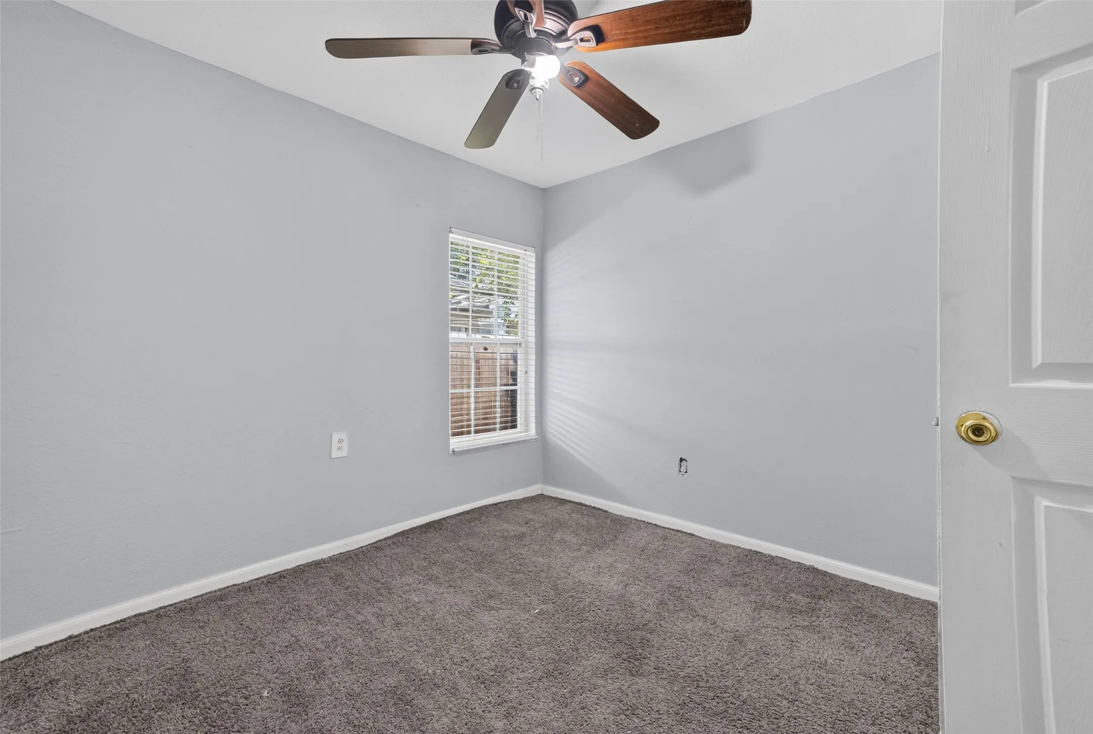 Single Family Residence For Sale in Tarrant County , 3108 Bideker Avenue, Fort Worth, Texas 76105, 4 Bedroom, 2 Bathroom, 1 Garage spaces, 1,320 Sqft, built in 1935, mls#21342180, Real Estate Agent in Fort Worth, Homes For Sale in Tarrant county, Homes For Sale in Fort Worth, Realtor in Fort Worth Texas, Real Estate Brokerage Independent Realty Texas, Luminita Cordes Realtor