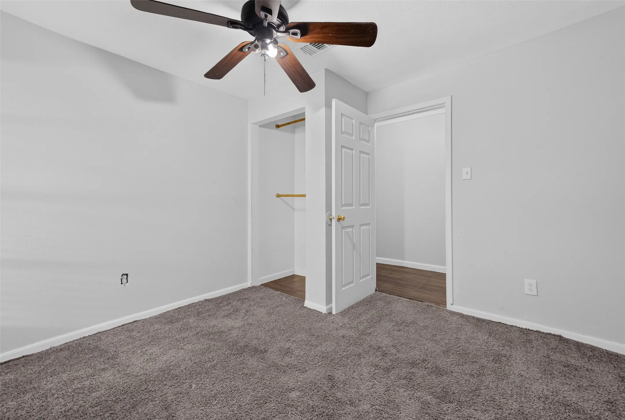Single Family Residence For Sale in Tarrant County , 3108 Bideker Avenue, Fort Worth, Texas 76105, 4 Bedroom, 2 Bathroom, 1 Garage spaces, 1,320 Sqft, built in 1935, mls#21342180, Real Estate Agent in Fort Worth, Homes For Sale in Tarrant county, Homes For Sale in Fort Worth, Realtor in Fort Worth Texas, Real Estate Brokerage Independent Realty Texas, Luminita Cordes Realtor