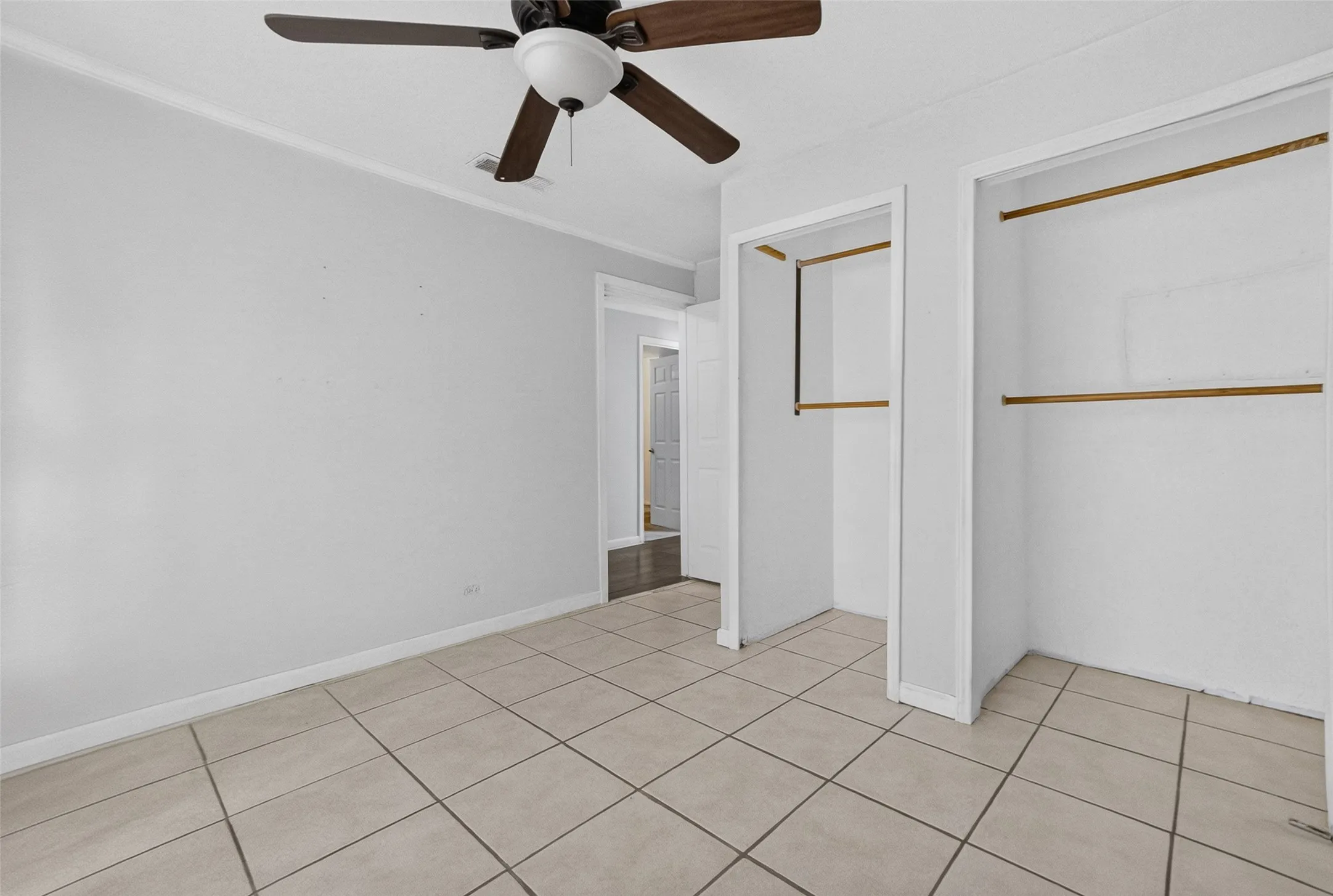Single Family Residence For Sale in Tarrant County , 3108 Bideker Avenue, Fort Worth, Texas 76105, 4 Bedroom, 2 Bathroom, 1 Garage spaces, 1,320 Sqft, built in 1935, mls#21342180, Real Estate Agent in Fort Worth, Homes For Sale in Tarrant county, Homes For Sale in Fort Worth, Realtor in Fort Worth Texas, Real Estate Brokerage Independent Realty Texas, Luminita Cordes Realtor