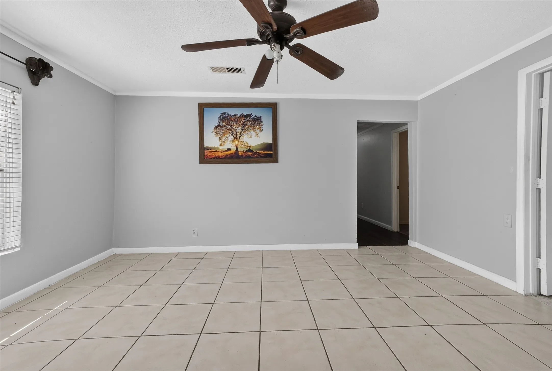 Single Family Residence For Sale in Tarrant County , 3108 Bideker Avenue, Fort Worth, Texas 76105, 4 Bedroom, 2 Bathroom, 1 Garage spaces, 1,320 Sqft, built in 1935, mls#21342180, Real Estate Agent in Fort Worth, Homes For Sale in Tarrant county, Homes For Sale in Fort Worth, Realtor in Fort Worth Texas, Real Estate Brokerage Independent Realty Texas, Luminita Cordes Realtor
