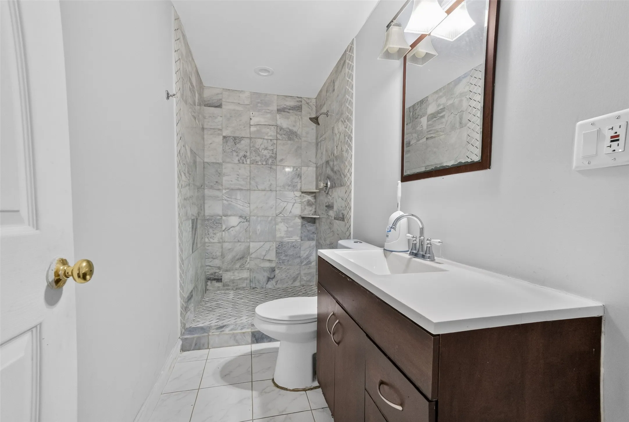 Single Family Residence For Sale in Tarrant County , 3108 Bideker Avenue, Fort Worth, Texas 76105, 4 Bedroom, 2 Bathroom, 1 Garage spaces, 1,320 Sqft, built in 1935, mls#21342180, Real Estate Agent in Fort Worth, Homes For Sale in Tarrant county, Homes For Sale in Fort Worth, Realtor in Fort Worth Texas, Real Estate Brokerage Independent Realty Texas, Luminita Cordes Realtor