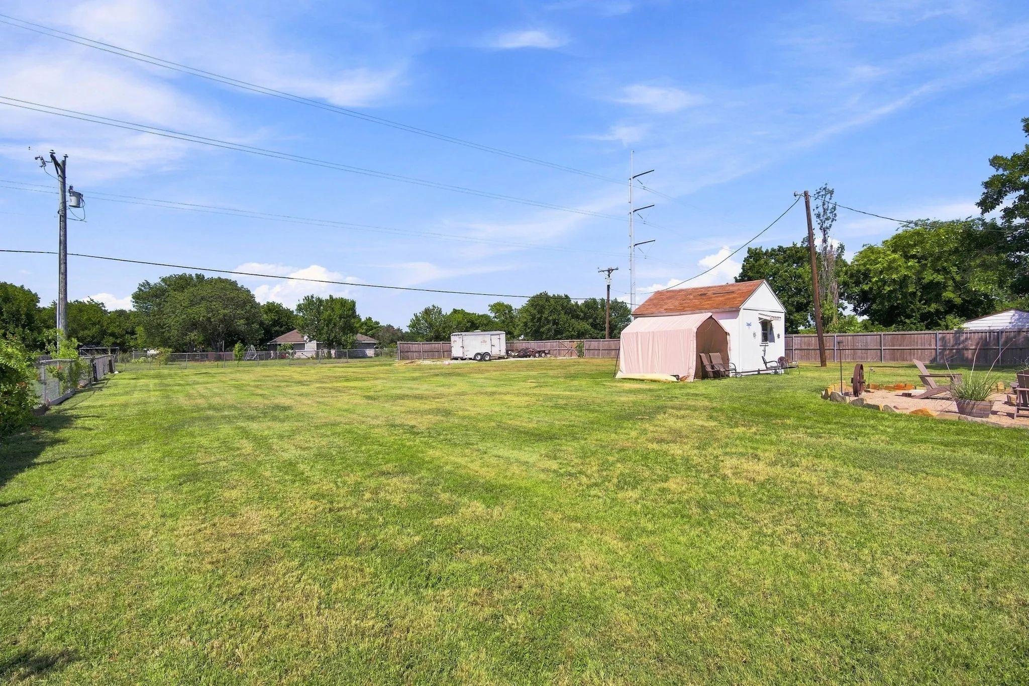 Single Family Residence For Sale in Ellis County , 300 Pebble Creek Lane, Red Oak, Texas 75154, 4 Bedroom, 2 Bathroom, Garage spaces, 1,724 Sqft, built in 1979, mls#21316982, Real Estate Agent in Red Oak, Homes For Sale in Ellis county, Homes For Sale in Red Oak, Realtor in Red Oak Texas, Real Estate Brokerage Independent Realty Texas, Luminita Cordes Realtor