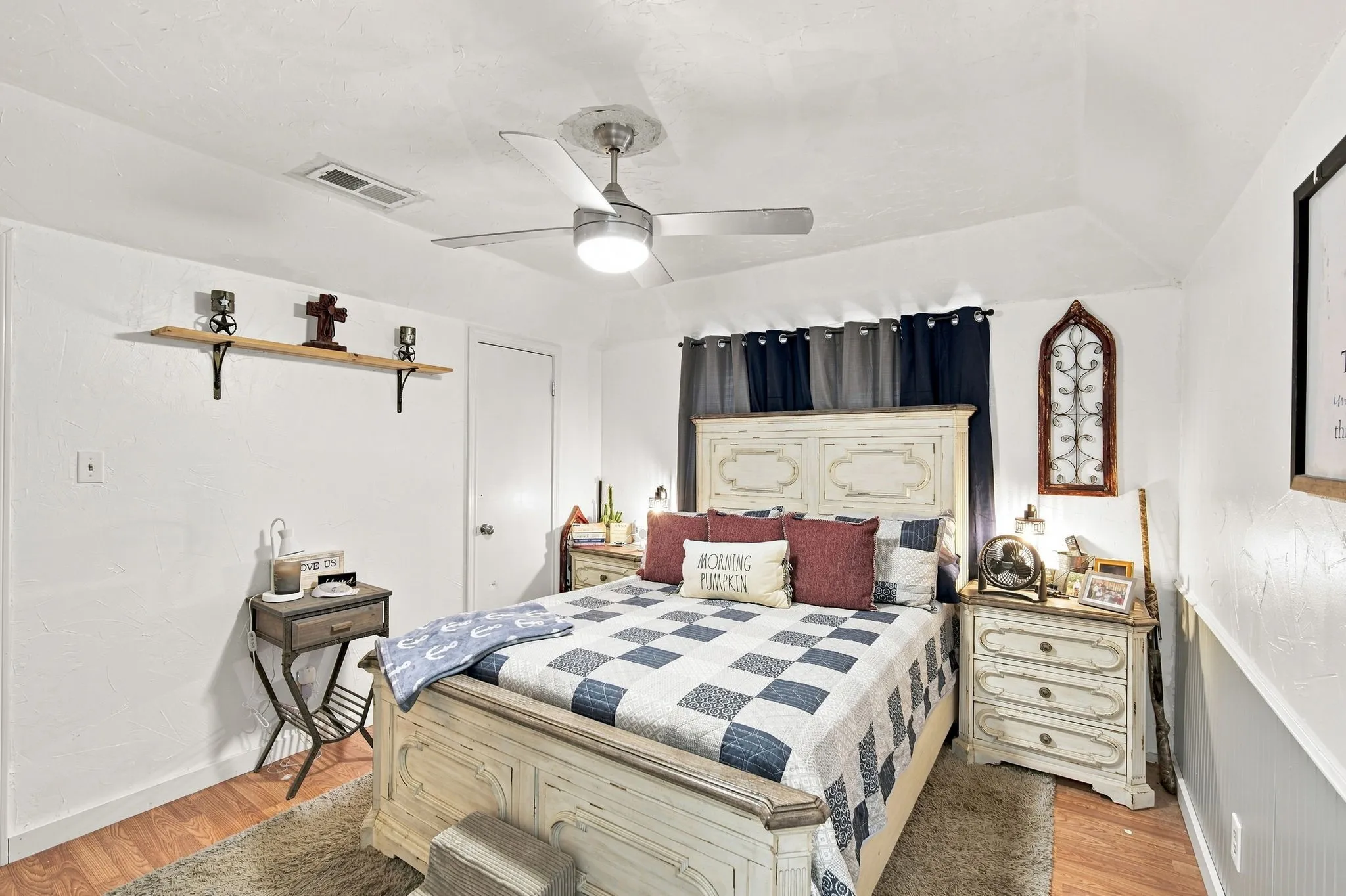 Single Family Residence For Sale in Ellis County , 300 Pebble Creek Lane, Red Oak, Texas 75154, 4 Bedroom, 2 Bathroom, Garage spaces, 1,724 Sqft, built in 1979, mls#21316982, Real Estate Agent in Red Oak, Homes For Sale in Ellis county, Homes For Sale in Red Oak, Realtor in Red Oak Texas, Real Estate Brokerage Independent Realty Texas, Luminita Cordes Realtor