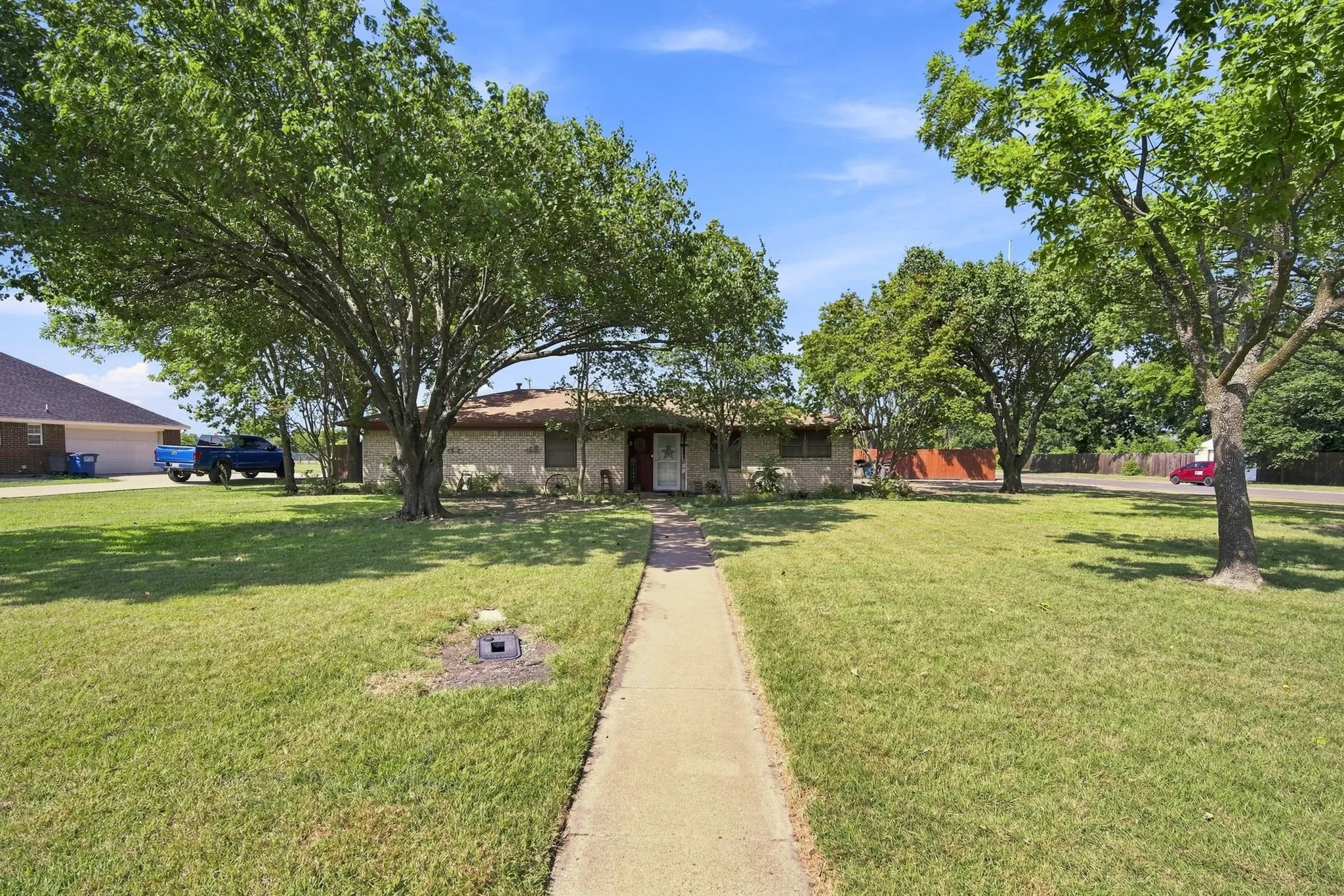 Single Family Residence For Sale in Ellis County , 300 Pebble Creek Lane, Red Oak, Texas 75154, 4 Bedroom, 2 Bathroom, Garage spaces, 1,724 Sqft, built in 1979, mls#21316982, Real Estate Agent in Red Oak, Homes For Sale in Ellis county, Homes For Sale in Red Oak, Realtor in Red Oak Texas, Real Estate Brokerage Independent Realty Texas, Luminita Cordes Realtor