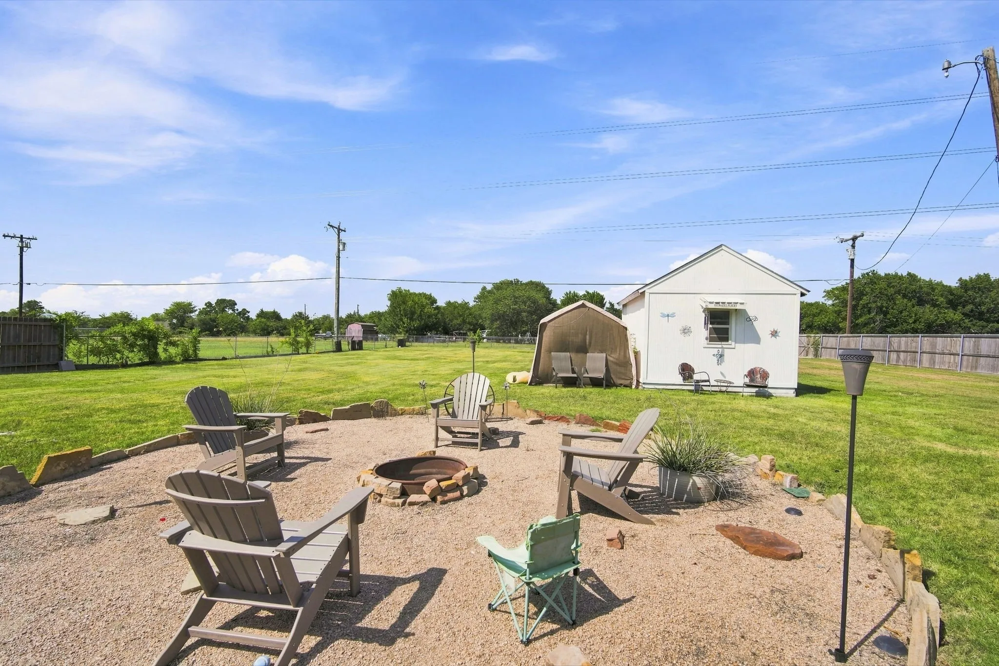 Single Family Residence For Sale in Ellis County , 300 Pebble Creek Lane, Red Oak, Texas 75154, 4 Bedroom, 2 Bathroom, Garage spaces, 1,724 Sqft, built in 1979, mls#21316982, Real Estate Agent in Red Oak, Homes For Sale in Ellis county, Homes For Sale in Red Oak, Realtor in Red Oak Texas, Real Estate Brokerage Independent Realty Texas, Luminita Cordes Realtor
