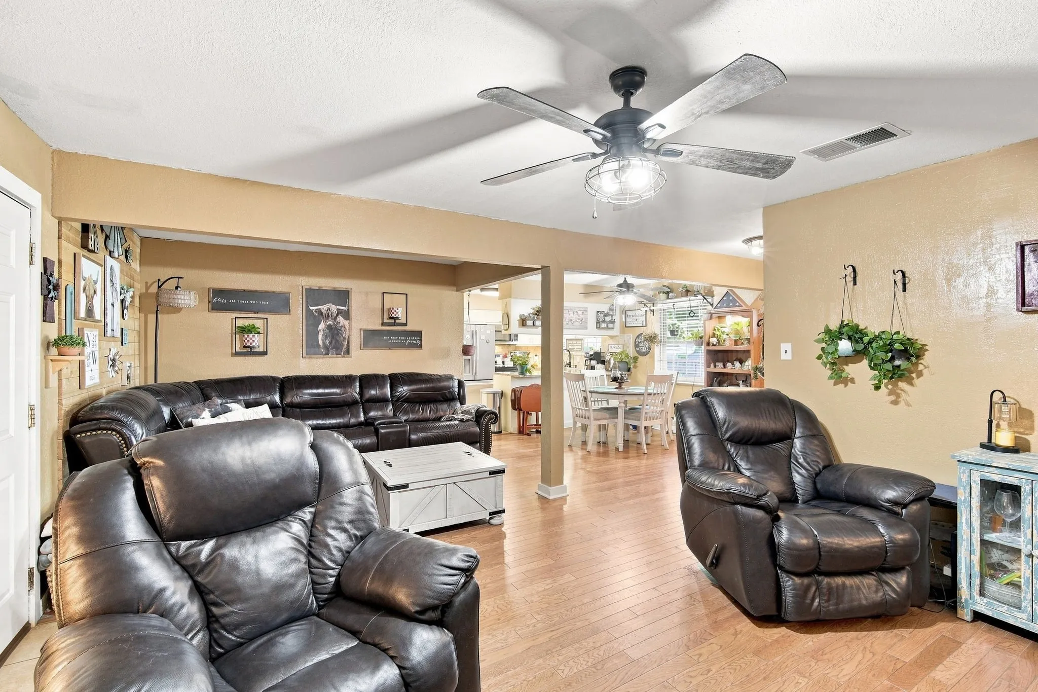 Single Family Residence For Sale in Ellis County , 300 Pebble Creek Lane, Red Oak, Texas 75154, 4 Bedroom, 2 Bathroom, Garage spaces, 1,724 Sqft, built in 1979, mls#21316982, Real Estate Agent in Red Oak, Homes For Sale in Ellis county, Homes For Sale in Red Oak, Realtor in Red Oak Texas, Real Estate Brokerage Independent Realty Texas, Luminita Cordes Realtor