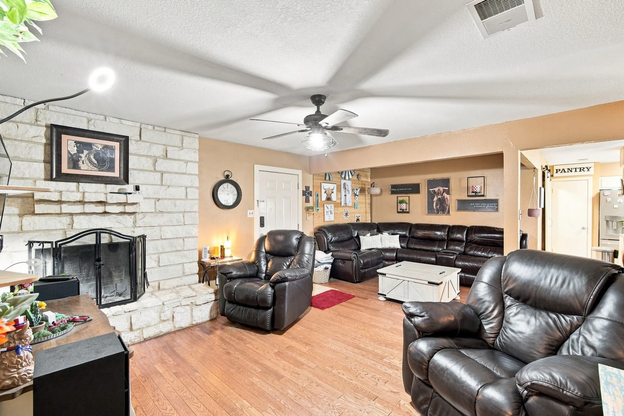 Single Family Residence For Sale in Ellis County , 300 Pebble Creek Lane, Red Oak, Texas 75154, 4 Bedroom, 2 Bathroom, Garage spaces, 1,724 Sqft, built in 1979, mls#21316982, Real Estate Agent in Red Oak, Homes For Sale in Ellis county, Homes For Sale in Red Oak, Realtor in Red Oak Texas, Real Estate Brokerage Independent Realty Texas, Luminita Cordes Realtor