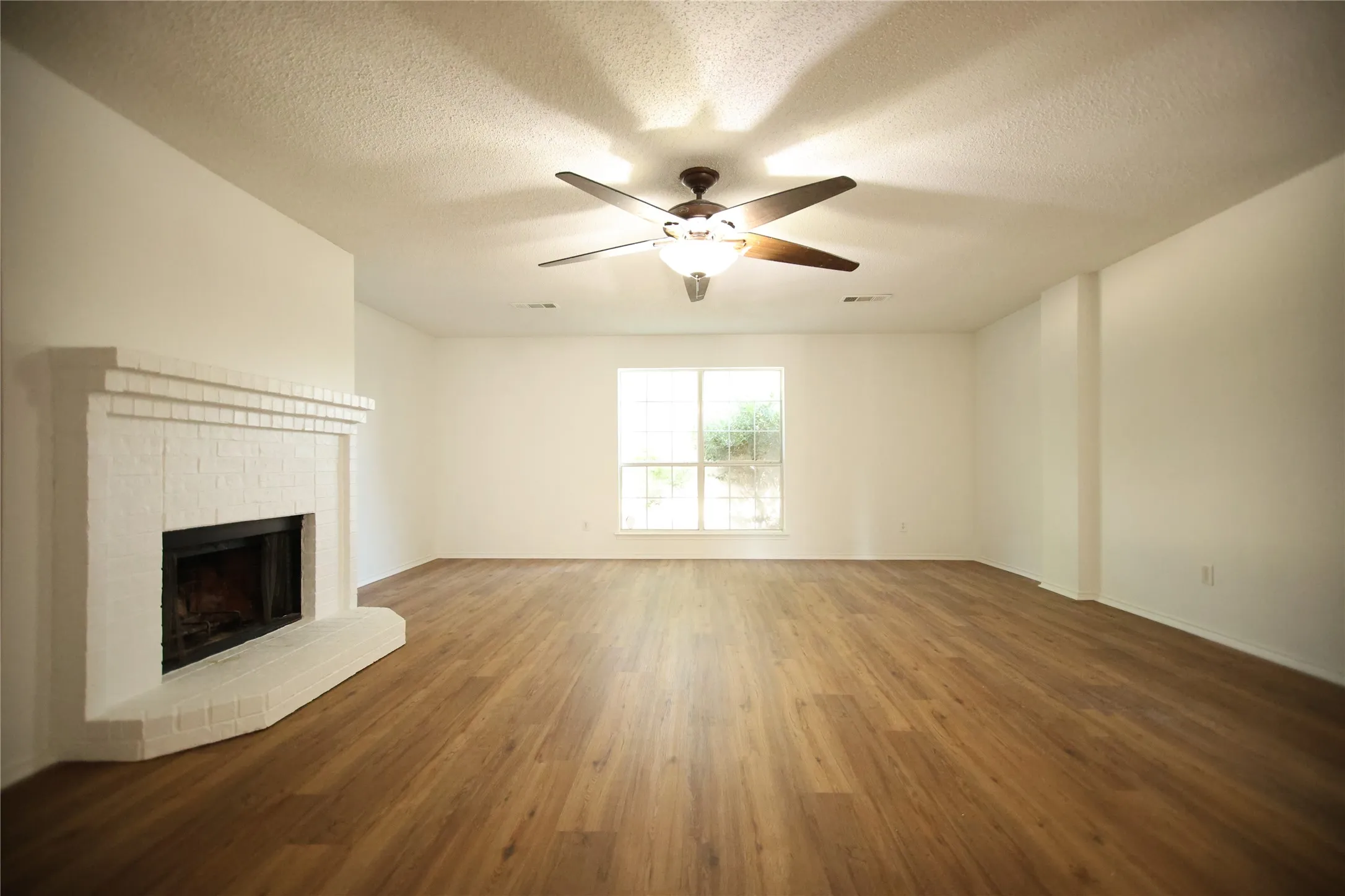 Single Family Residence For Sale in Collin County , 730 Bethany Lake Boulevard, Allen, Texas 75002, 4 Bedroom, 3 Bathroom, 2 Garage spaces, 4,022 Sqft, built in 2000, mls#21342185, Real Estate Agent in Allen, Homes For Sale in Collin county, Homes For Sale in Allen, Realtor in Allen Texas, Real Estate Brokerage Independent Realty Texas, Luminita Cordes Realtor