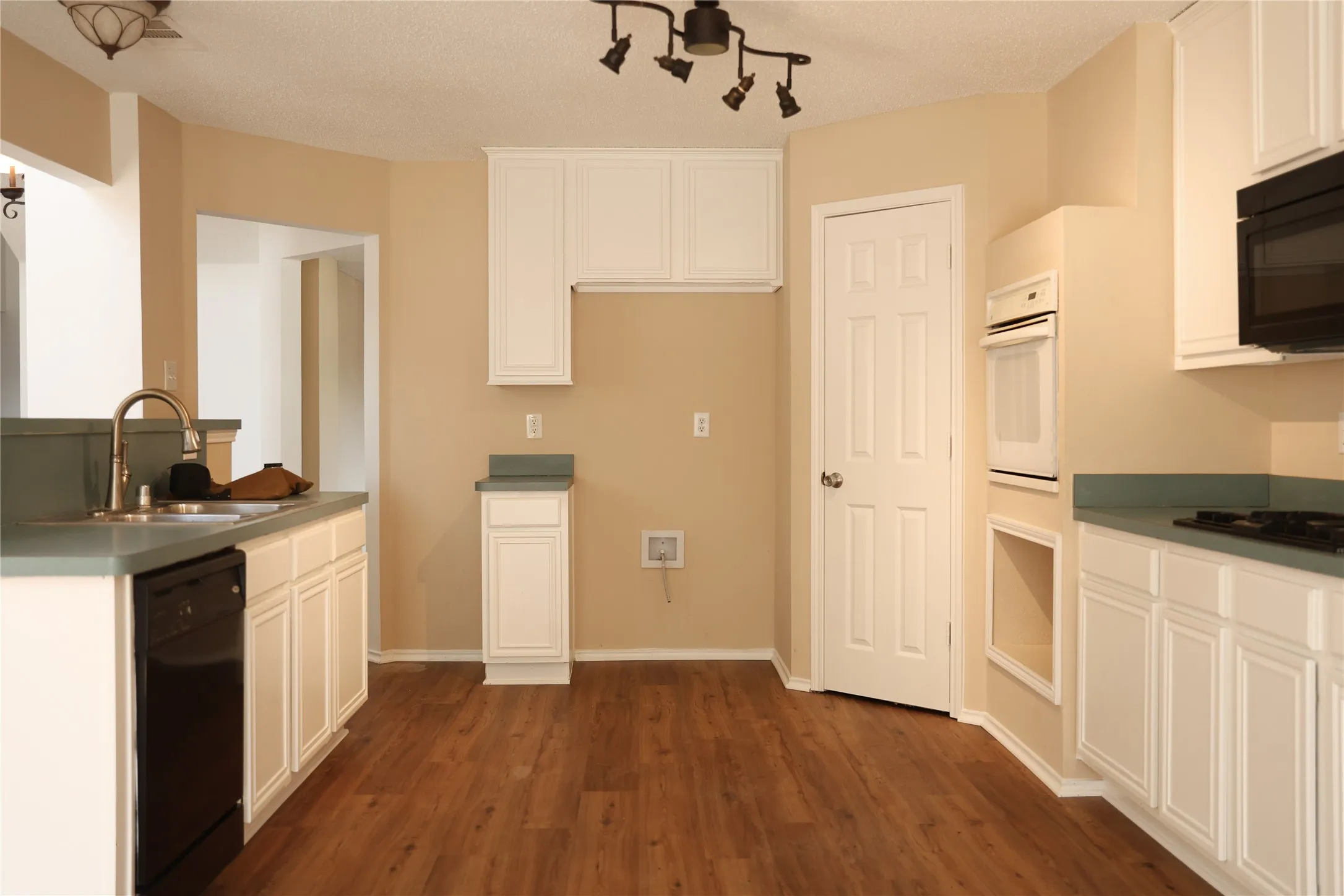 Single Family Residence For Sale in Collin County , 730 Bethany Lake Boulevard, Allen, Texas 75002, 4 Bedroom, 3 Bathroom, 2 Garage spaces, 4,022 Sqft, built in 2000, mls#21342185, Real Estate Agent in Allen, Homes For Sale in Collin county, Homes For Sale in Allen, Realtor in Allen Texas, Real Estate Brokerage Independent Realty Texas, Luminita Cordes Realtor
