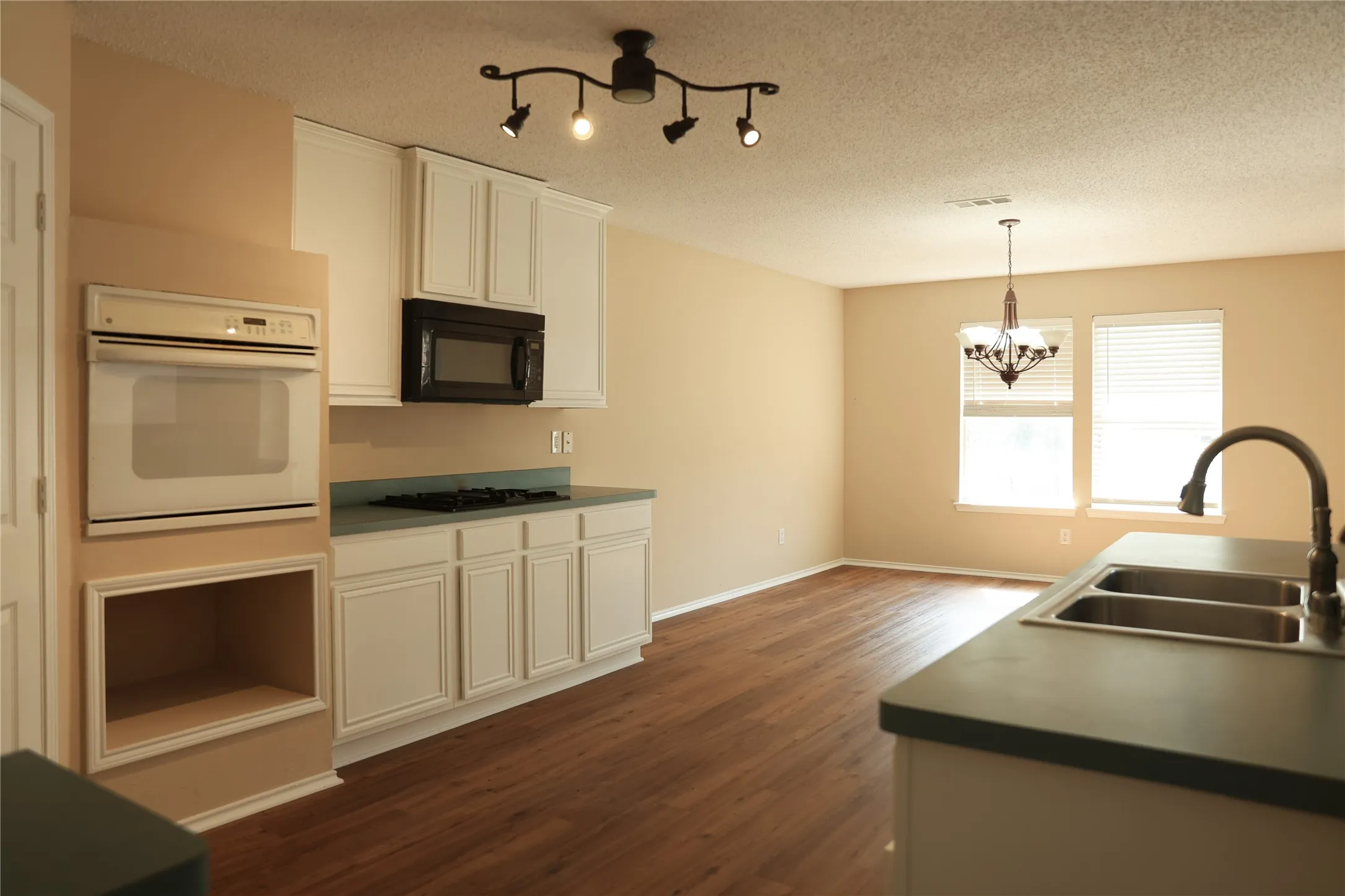 Single Family Residence For Sale in Collin County , 730 Bethany Lake Boulevard, Allen, Texas 75002, 4 Bedroom, 3 Bathroom, 2 Garage spaces, 4,022 Sqft, built in 2000, mls#21342185, Real Estate Agent in Allen, Homes For Sale in Collin county, Homes For Sale in Allen, Realtor in Allen Texas, Real Estate Brokerage Independent Realty Texas, Luminita Cordes Realtor