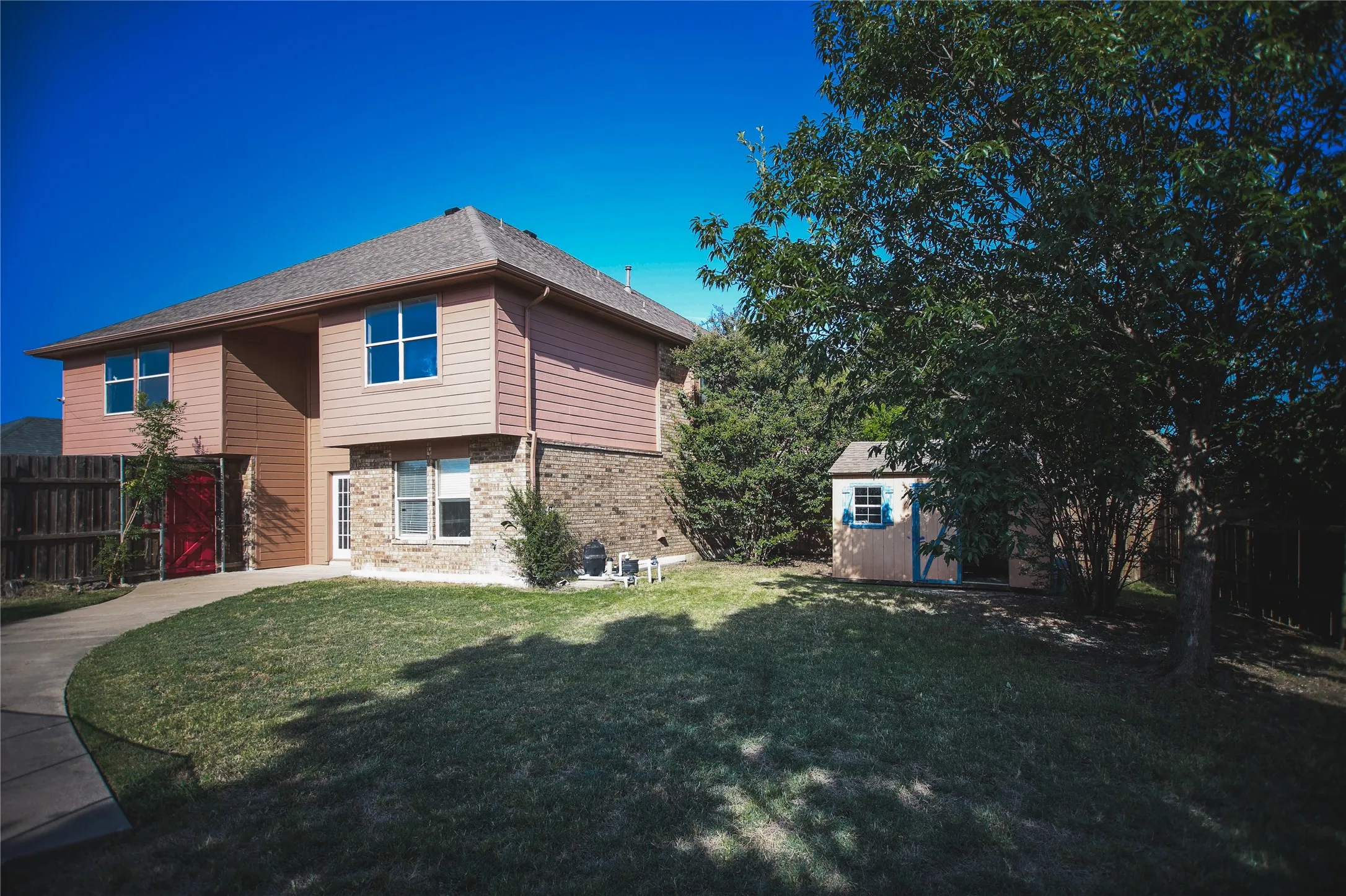 Single Family Residence For Sale in Collin County , 730 Bethany Lake Boulevard, Allen, Texas 75002, 4 Bedroom, 3 Bathroom, 2 Garage spaces, 4,022 Sqft, built in 2000, mls#21342185, Real Estate Agent in Allen, Homes For Sale in Collin county, Homes For Sale in Allen, Realtor in Allen Texas, Real Estate Brokerage Independent Realty Texas, Luminita Cordes Realtor