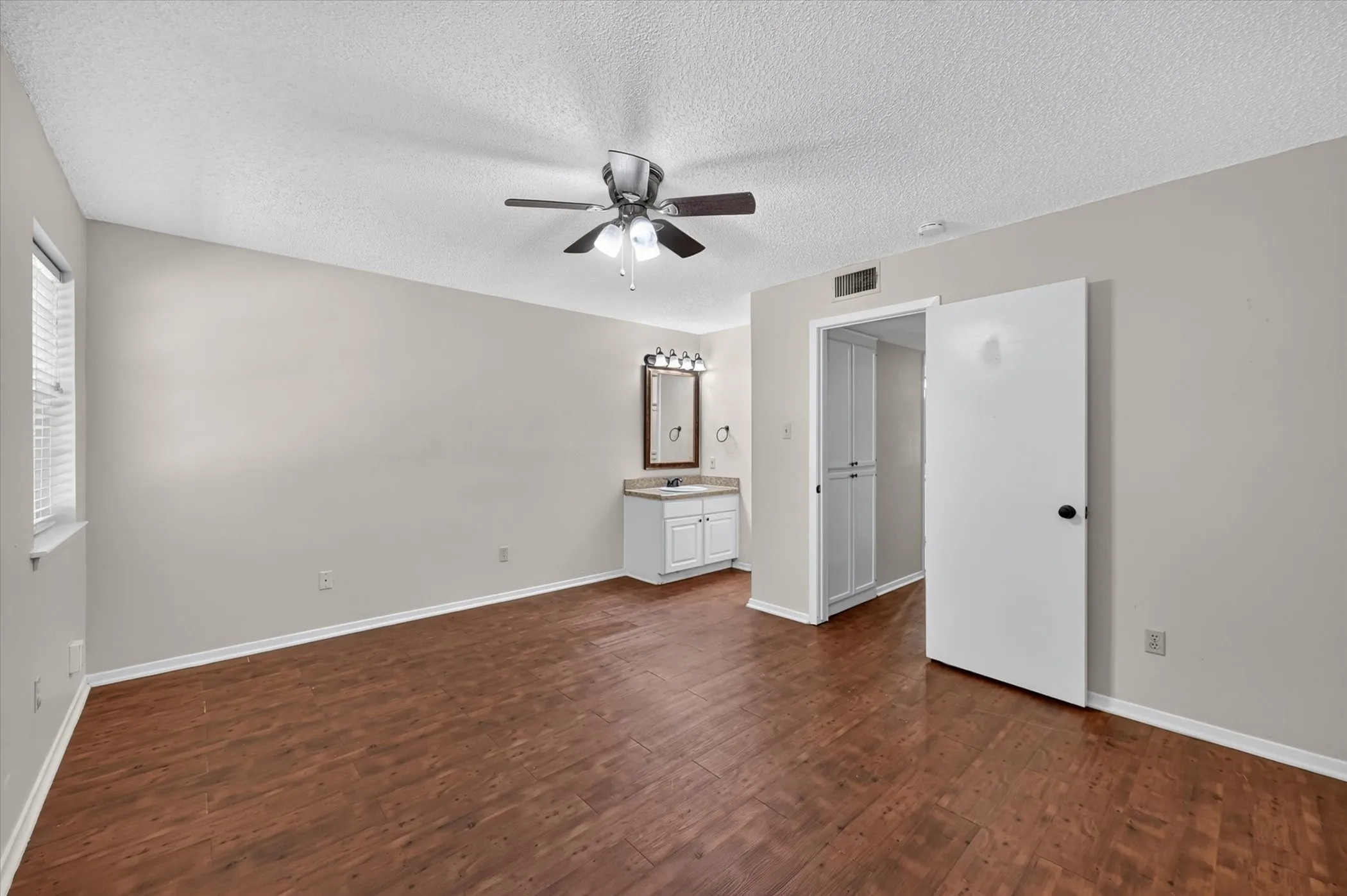 Quadruplex For Sale in Tarrant County , 620 Race Street, Crowley, Texas 76036, 8 Bedroom, 4 Bathroom, Garage spaces, 0 Sqft, built in 1985, mls#21342191, Real Estate Agent in Crowley, Homes For Sale in Tarrant county, Homes For Sale in Crowley, Realtor in Crowley Texas, Real Estate Brokerage Independent Realty Texas, Luminita Cordes Realtor