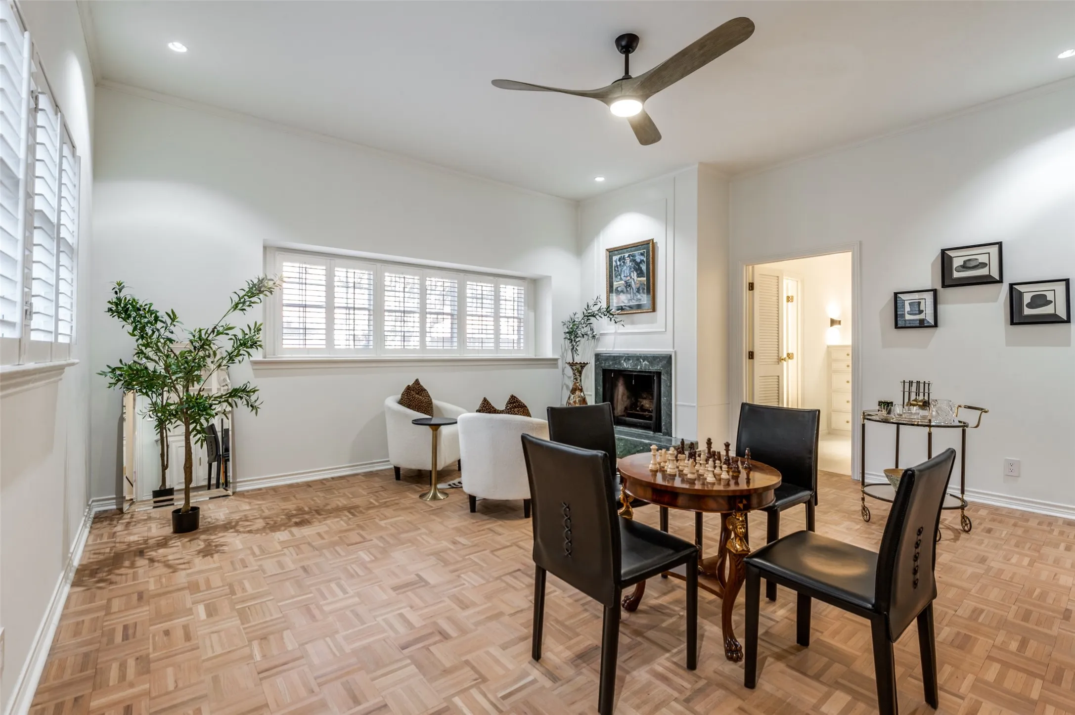 Townhouse For Sale in Dallas County , 5865 Farquhar Lane, Dallas, Texas 75209, 4 Bedroom, 4 Bathroom, 2 Garage spaces, 3,760 Sqft, built in 1973, mls#21342164, Real Estate Agent in Dallas, Homes For Sale in Dallas county, Homes For Sale in Dallas, Realtor in Dallas Texas, Real Estate Brokerage Independent Realty Texas, Luminita Cordes Realtor