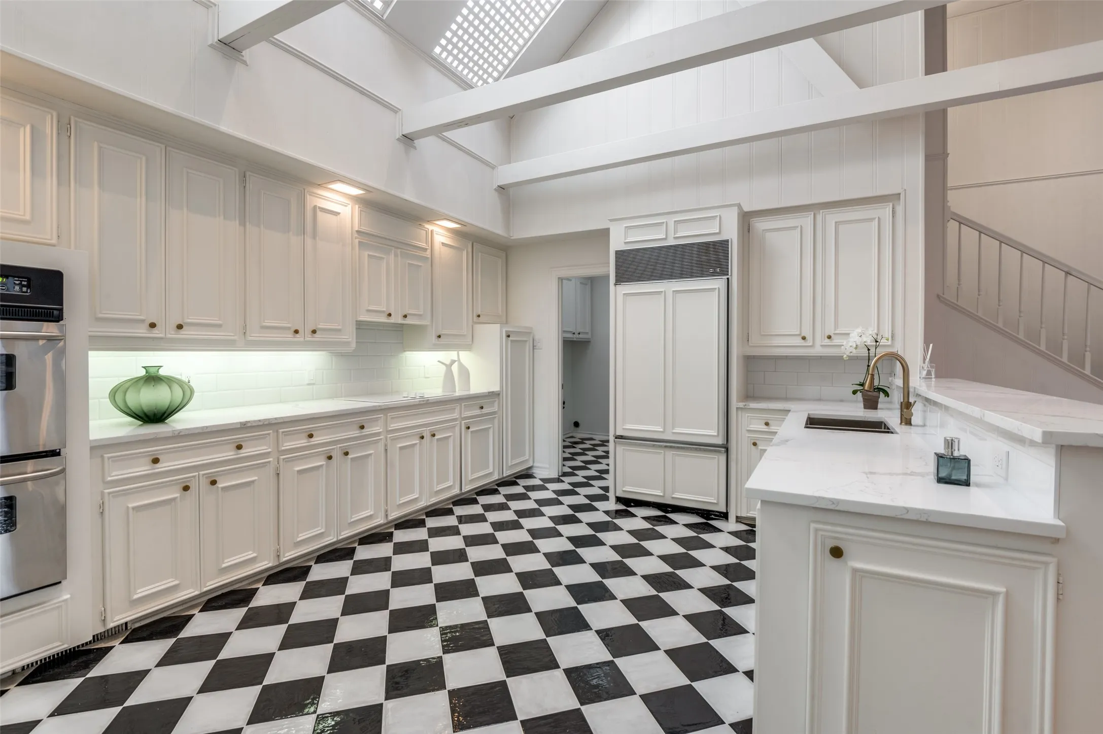 Townhouse For Sale in Dallas County , 5865 Farquhar Lane, Dallas, Texas 75209, 4 Bedroom, 4 Bathroom, 2 Garage spaces, 3,760 Sqft, built in 1973, mls#21342164, Real Estate Agent in Dallas, Homes For Sale in Dallas county, Homes For Sale in Dallas, Realtor in Dallas Texas, Real Estate Brokerage Independent Realty Texas, Luminita Cordes Realtor