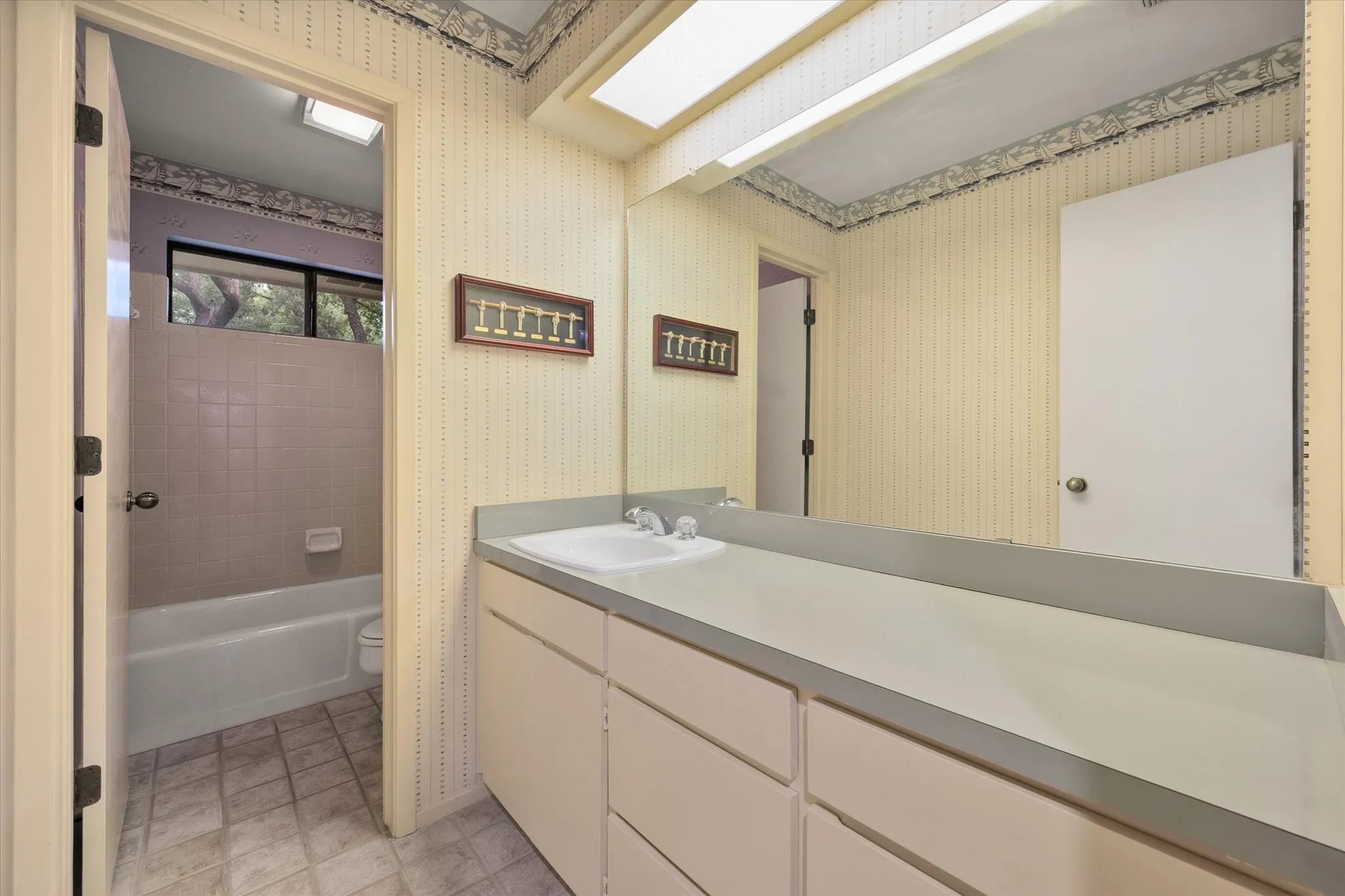 Full Bathroom