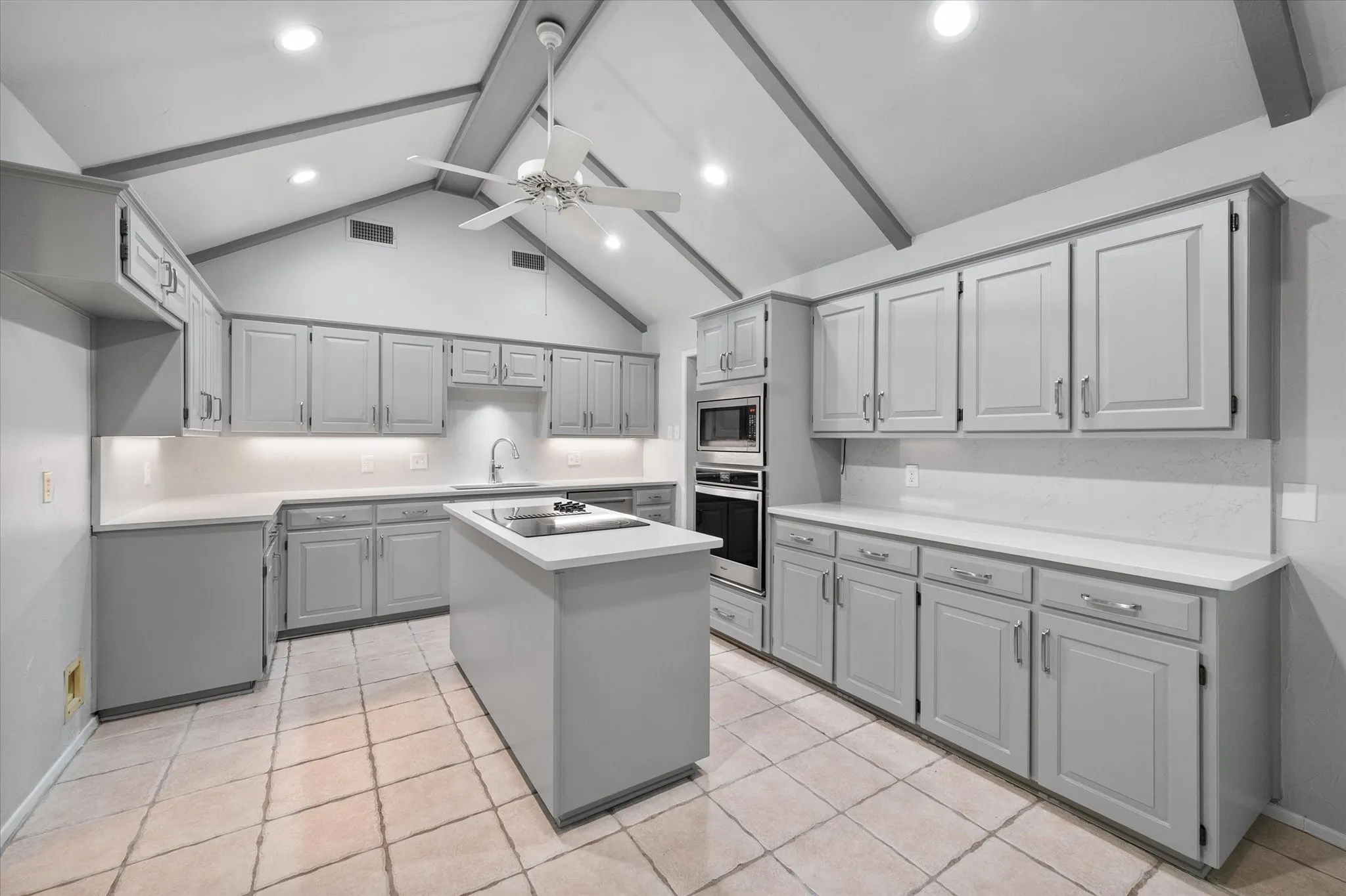 Kitchen w/ Quartz Counters