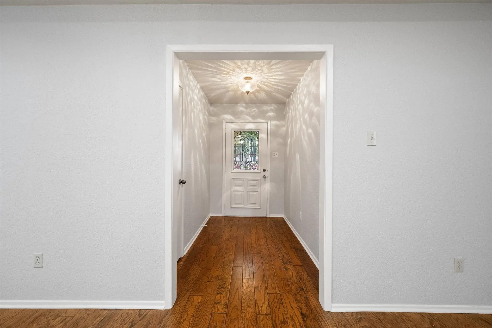 Single Family Residence For Sale in Tarrant County , 2403 Oak Shadow Court, Arlington, Texas 76017, 4 Bedroom, 3 Bathroom, 2 Garage spaces, 2,307 Sqft, built in 1983, mls#21333174, Real Estate Agent in Arlington, Homes For Sale in Tarrant county, Homes For Sale in Arlington, Realtor in Arlington Texas, Real Estate Brokerage Independent Realty Texas, Luminita Cordes Realtor