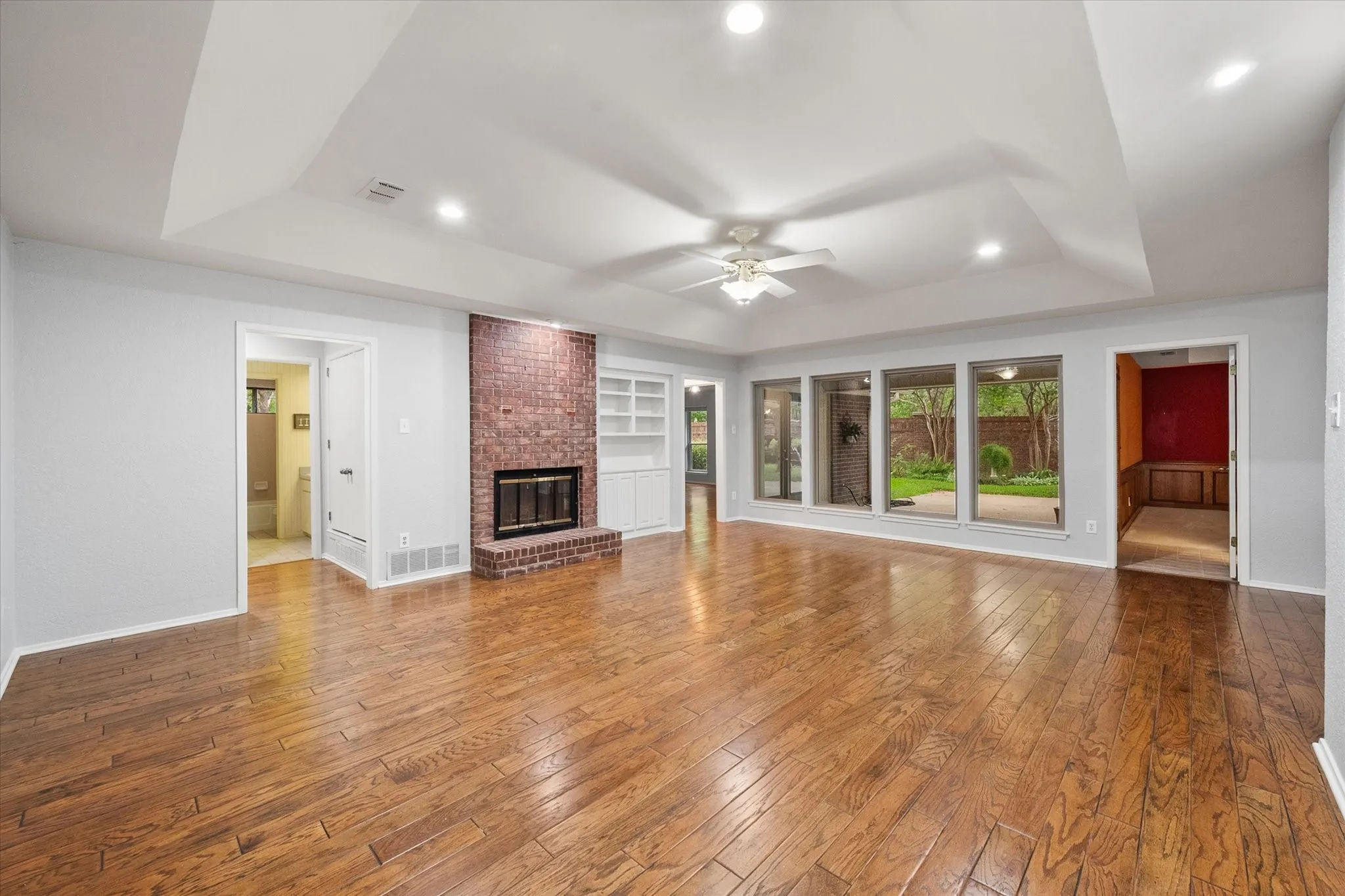 Single Family Residence For Sale in Tarrant County , 2403 Oak Shadow Court, Arlington, Texas 76017, 4 Bedroom, 3 Bathroom, 2 Garage spaces, 2,307 Sqft, built in 1983, mls#21333174, Real Estate Agent in Arlington, Homes For Sale in Tarrant county, Homes For Sale in Arlington, Realtor in Arlington Texas, Real Estate Brokerage Independent Realty Texas, Luminita Cordes Realtor