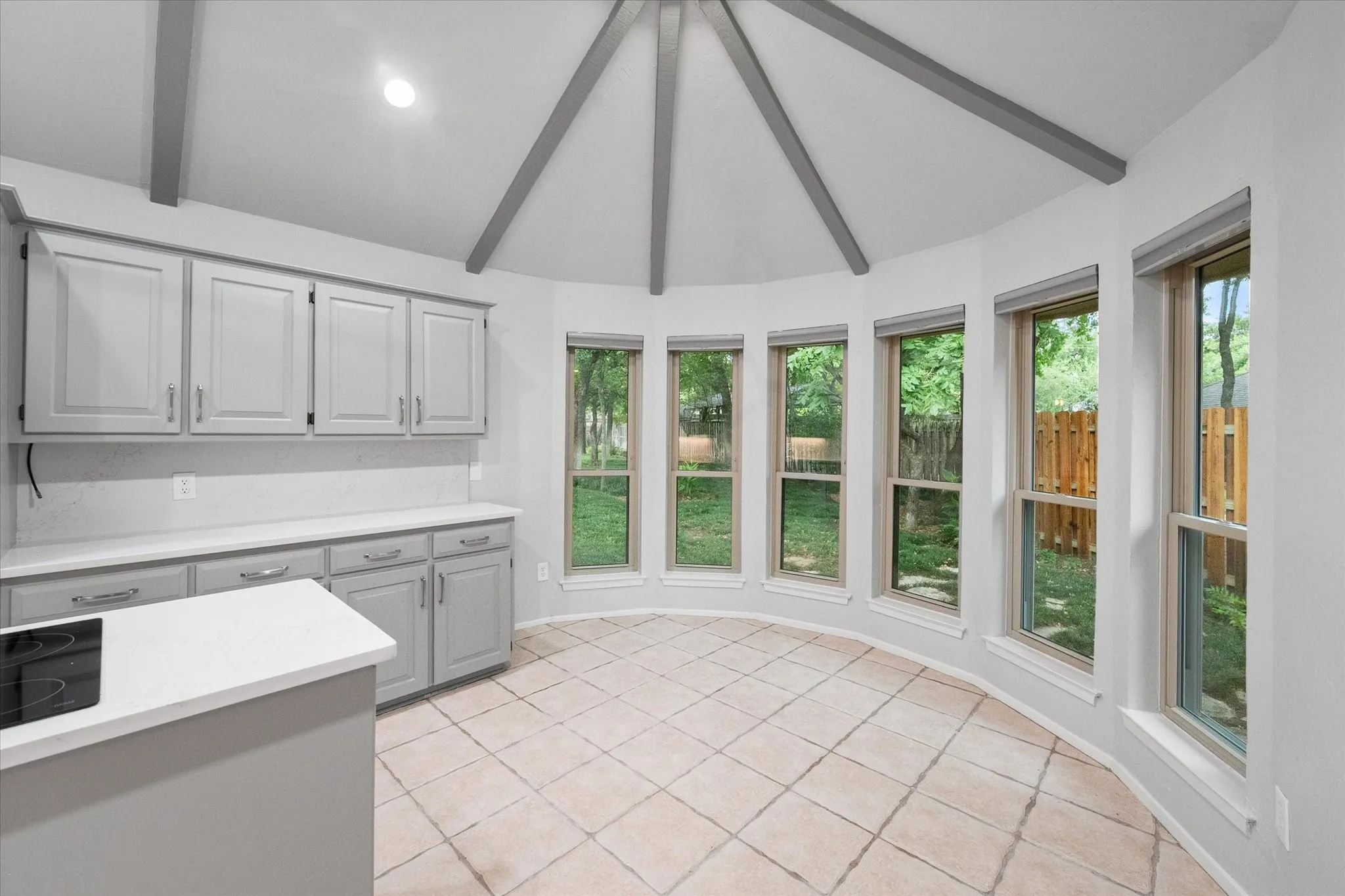 Kitchen / Breakfast Areas - Quartz Counters