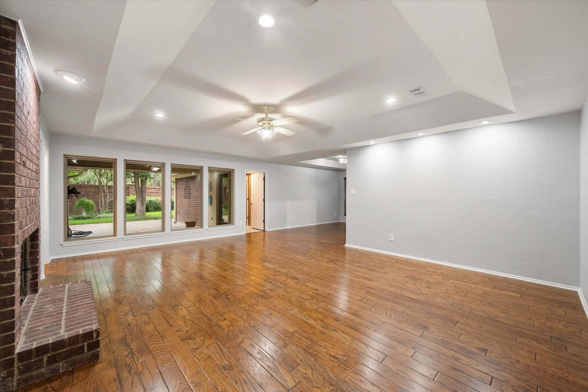 Single Family Residence For Sale in Tarrant County , 2403 Oak Shadow Court, Arlington, Texas 76017, 4 Bedroom, 3 Bathroom, 2 Garage spaces, 2,307 Sqft, built in 1983, mls#21333174, Real Estate Agent in Arlington, Homes For Sale in Tarrant county, Homes For Sale in Arlington, Realtor in Arlington Texas, Real Estate Brokerage Independent Realty Texas, Luminita Cordes Realtor