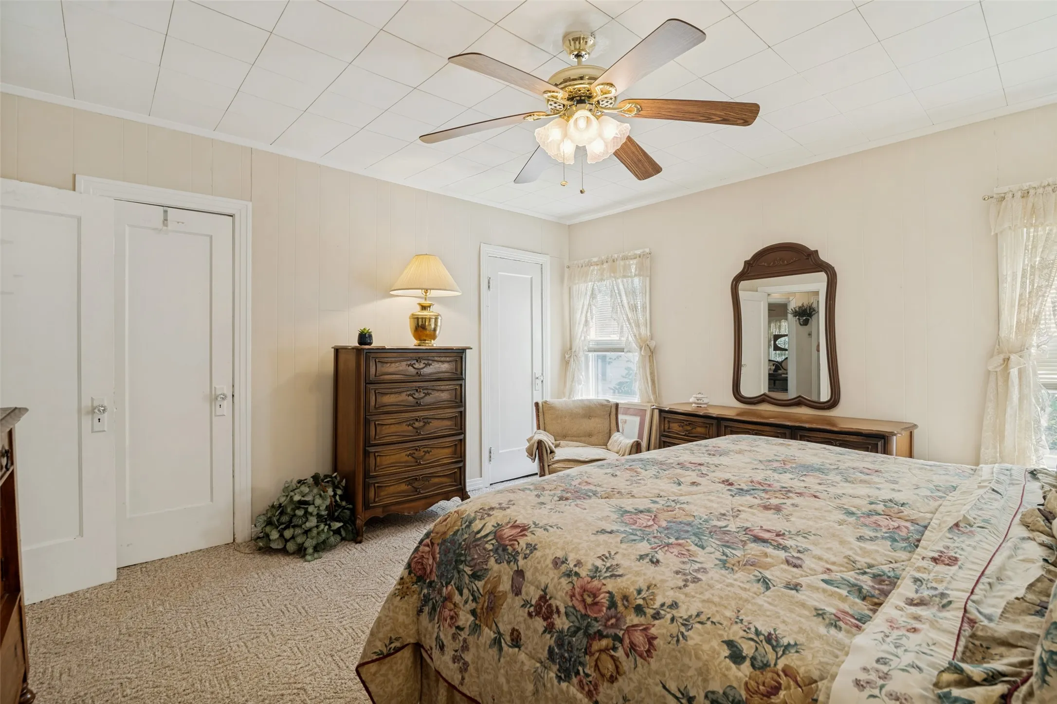 Secondary bedroom