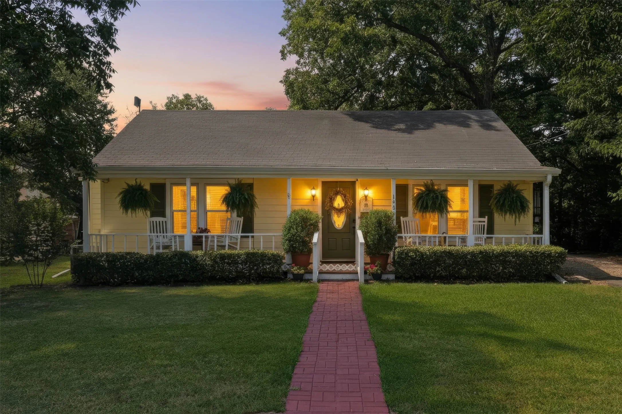 Front of historical home at 1505 Bonham St.