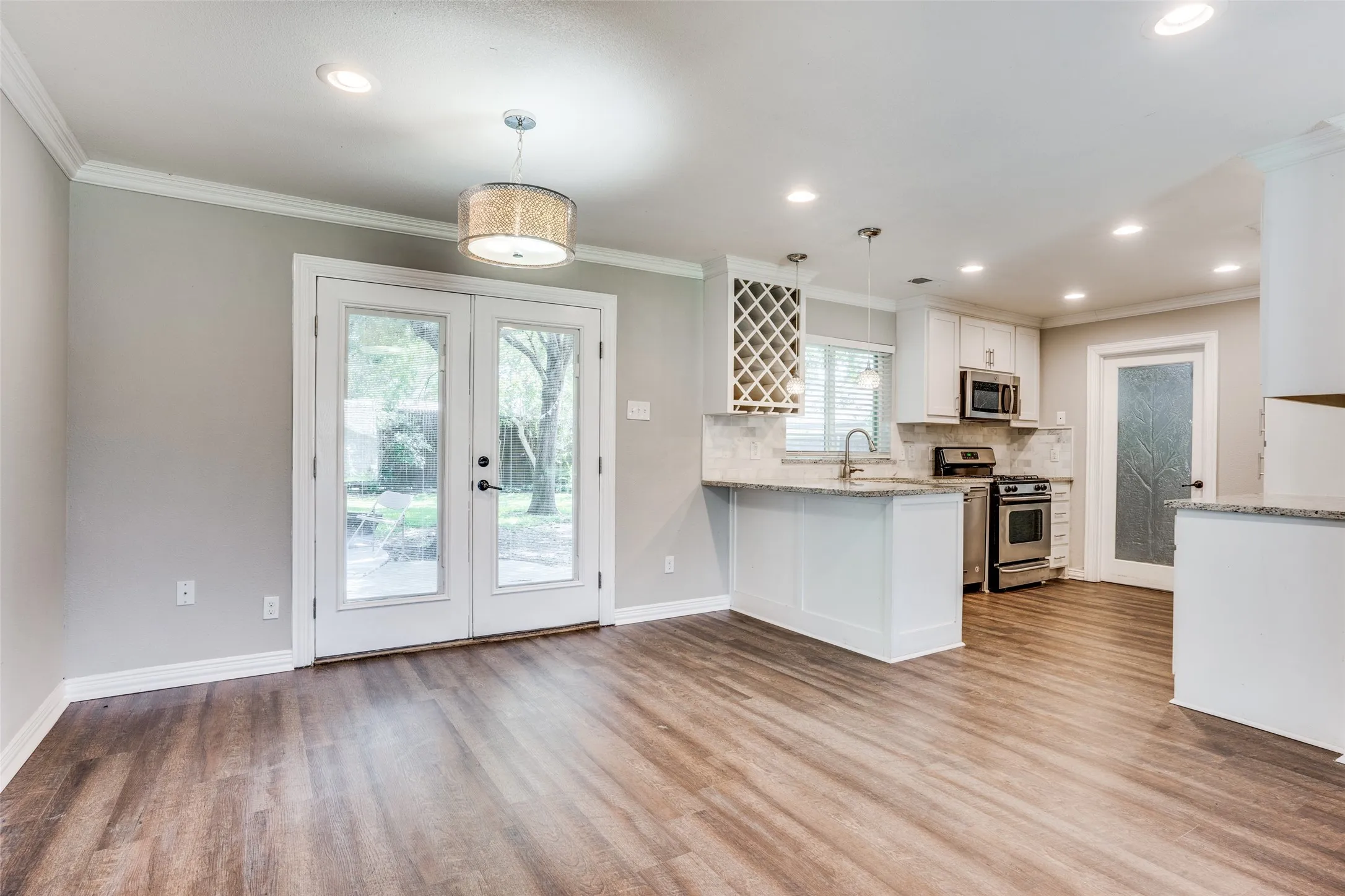 Single Family Residence For Rent in Dallas County , 3642 Ridgebriar Drive, Dallas, Texas 75234, 4 Bedroom, 3 Bathroom, 2 Garage spaces, 2,155 Sqft, built in 1962, mls#21341819, Real Estate Agent in Dallas, Homes For Rent in Dallas county, Homes For Rent in Dallas, Realtor in Dallas Texas, Real Estate Brokerage Independent Realty Texas, Luminita Cordes Realtor