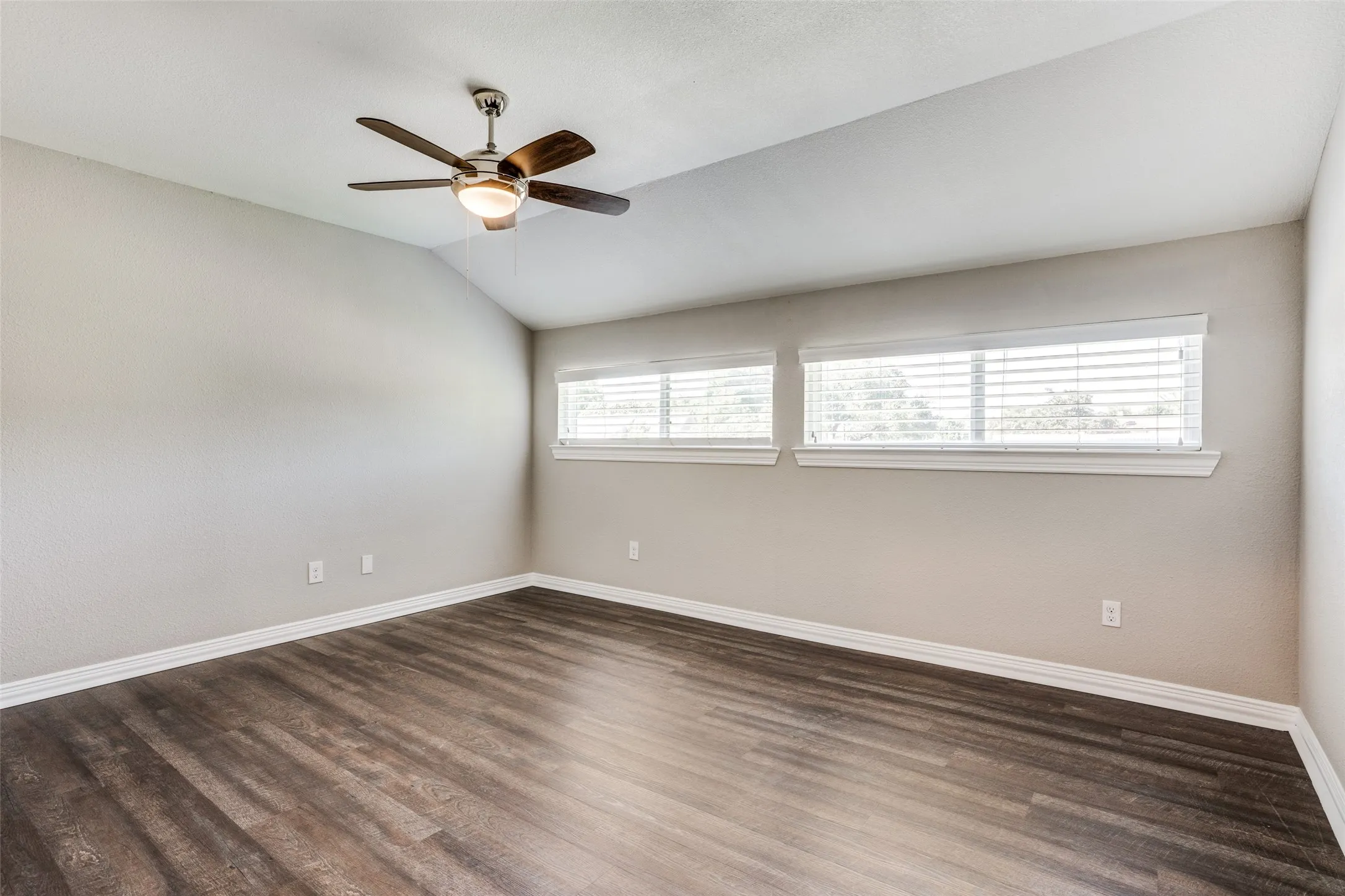 Single Family Residence For Rent in Dallas County , 3642 Ridgebriar Drive, Dallas, Texas 75234, 4 Bedroom, 3 Bathroom, 2 Garage spaces, 2,155 Sqft, built in 1962, mls#21341819, Real Estate Agent in Dallas, Homes For Rent in Dallas county, Homes For Rent in Dallas, Realtor in Dallas Texas, Real Estate Brokerage Independent Realty Texas, Luminita Cordes Realtor