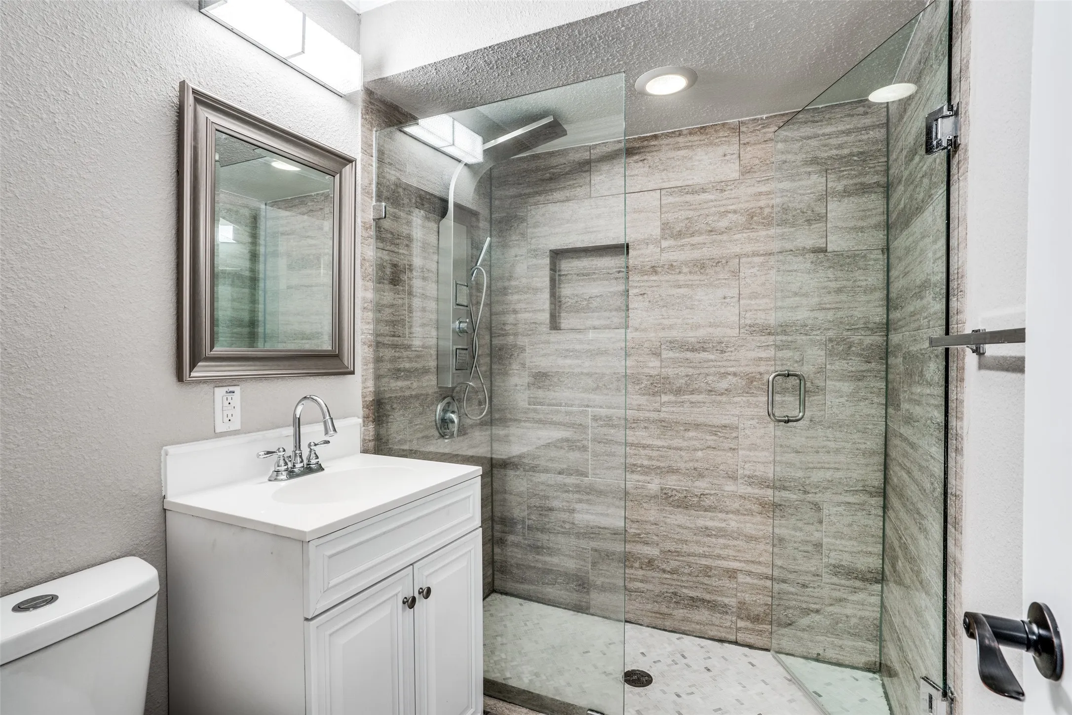 Single Family Residence For Rent in Dallas County , 3642 Ridgebriar Drive, Dallas, Texas 75234, 4 Bedroom, 3 Bathroom, 2 Garage spaces, 2,155 Sqft, built in 1962, mls#21341819, Real Estate Agent in Dallas, Homes For Rent in Dallas county, Homes For Rent in Dallas, Realtor in Dallas Texas, Real Estate Brokerage Independent Realty Texas, Luminita Cordes Realtor