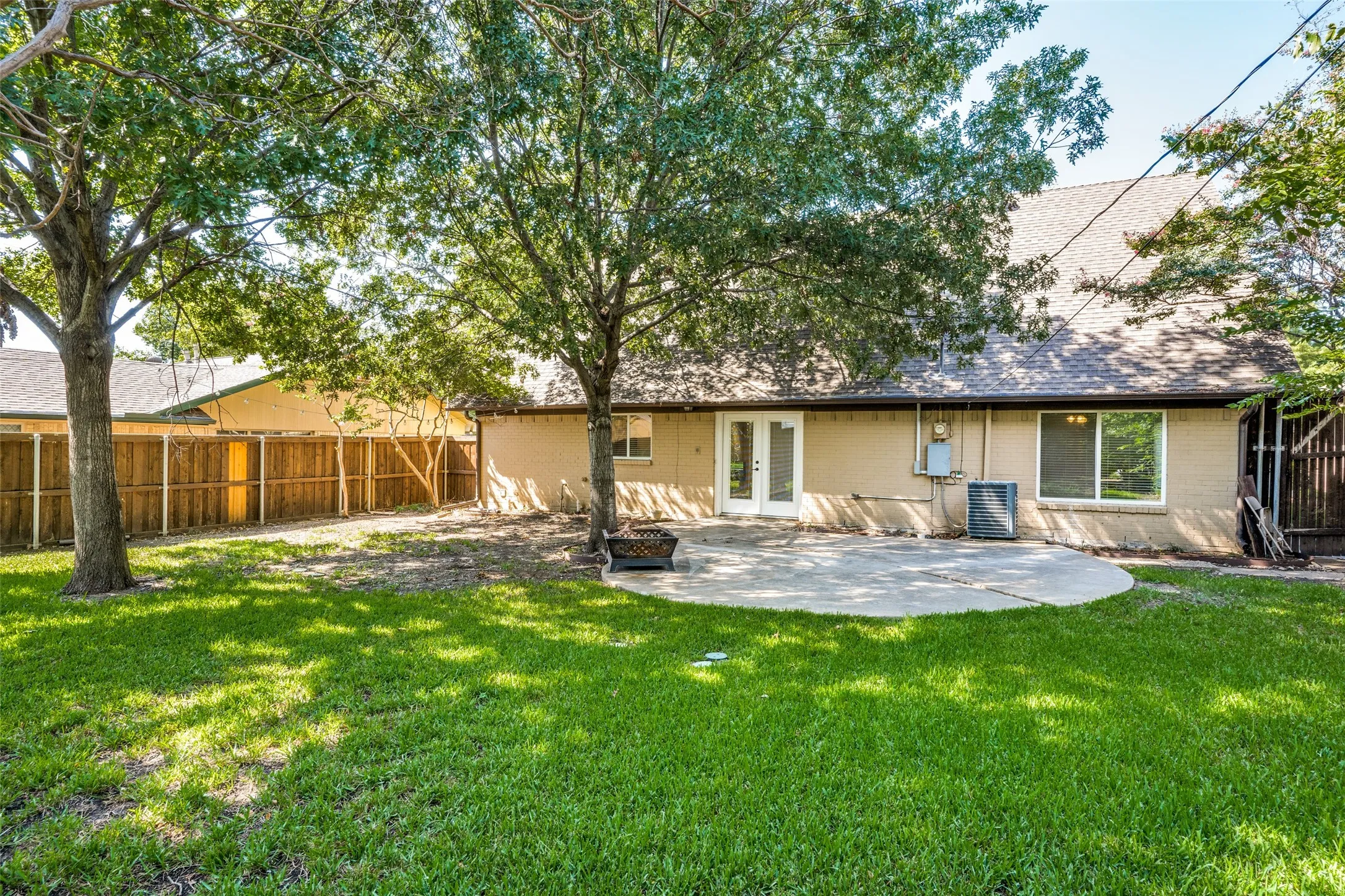 Single Family Residence For Rent in Dallas County , 3642 Ridgebriar Drive, Dallas, Texas 75234, 4 Bedroom, 3 Bathroom, 2 Garage spaces, 2,155 Sqft, built in 1962, mls#21341819, Real Estate Agent in Dallas, Homes For Rent in Dallas county, Homes For Rent in Dallas, Realtor in Dallas Texas, Real Estate Brokerage Independent Realty Texas, Luminita Cordes Realtor