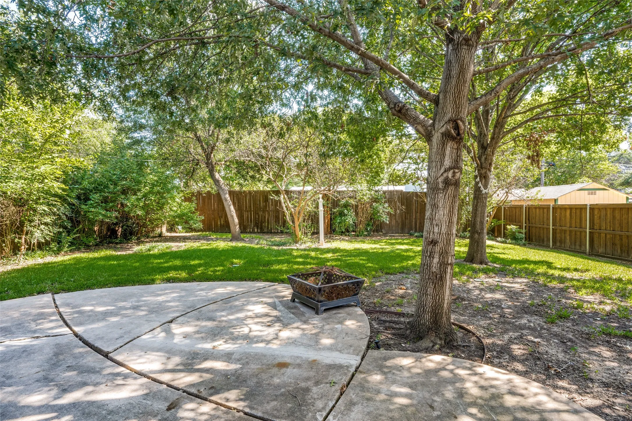 Single Family Residence For Rent in Dallas County , 3642 Ridgebriar Drive, Dallas, Texas 75234, 4 Bedroom, 3 Bathroom, 2 Garage spaces, 2,155 Sqft, built in 1962, mls#21341819, Real Estate Agent in Dallas, Homes For Rent in Dallas county, Homes For Rent in Dallas, Realtor in Dallas Texas, Real Estate Brokerage Independent Realty Texas, Luminita Cordes Realtor