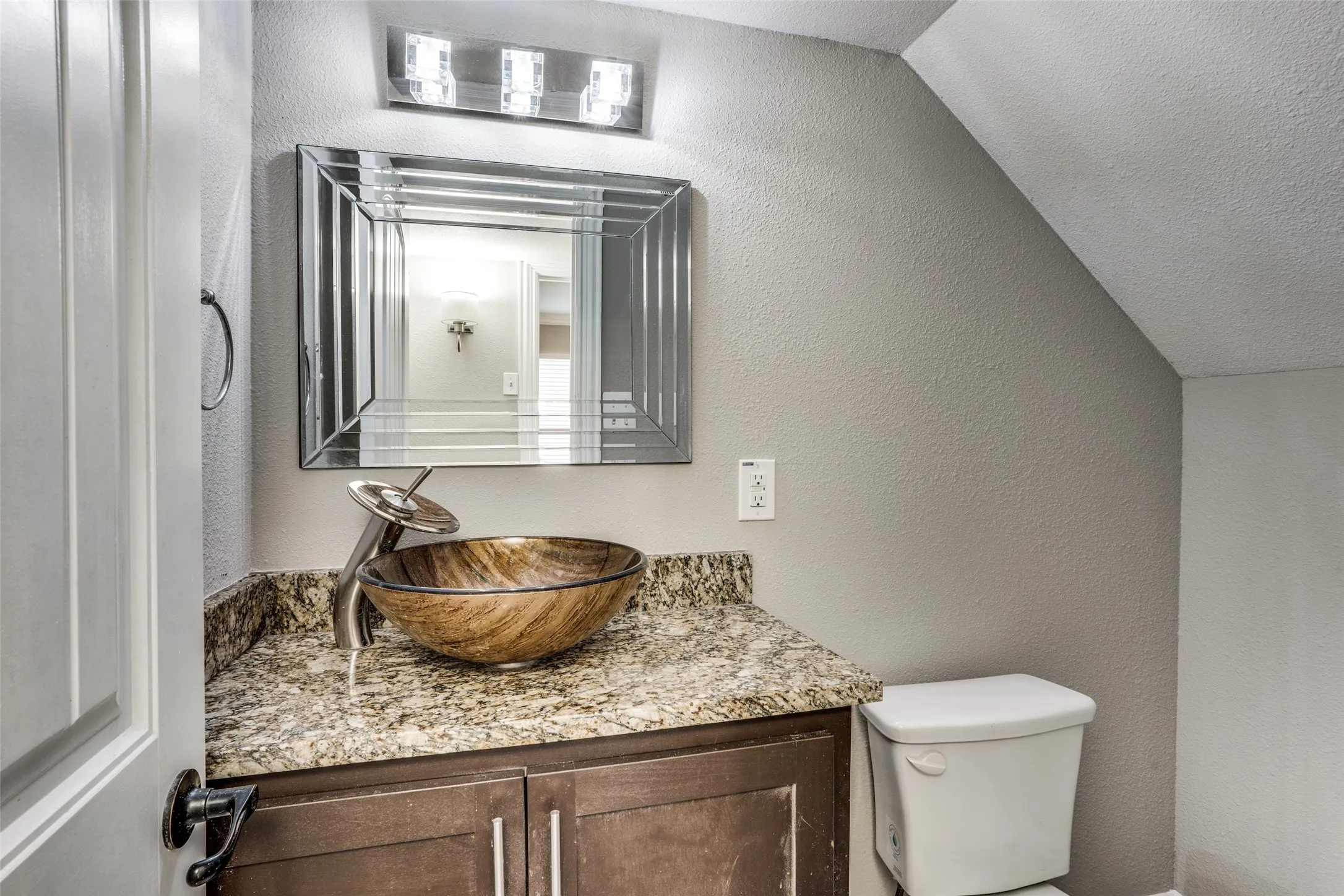 Single Family Residence For Rent in Dallas County , 3642 Ridgebriar Drive, Dallas, Texas 75234, 4 Bedroom, 3 Bathroom, 2 Garage spaces, 2,155 Sqft, built in 1962, mls#21341819, Real Estate Agent in Dallas, Homes For Rent in Dallas county, Homes For Rent in Dallas, Realtor in Dallas Texas, Real Estate Brokerage Independent Realty Texas, Luminita Cordes Realtor