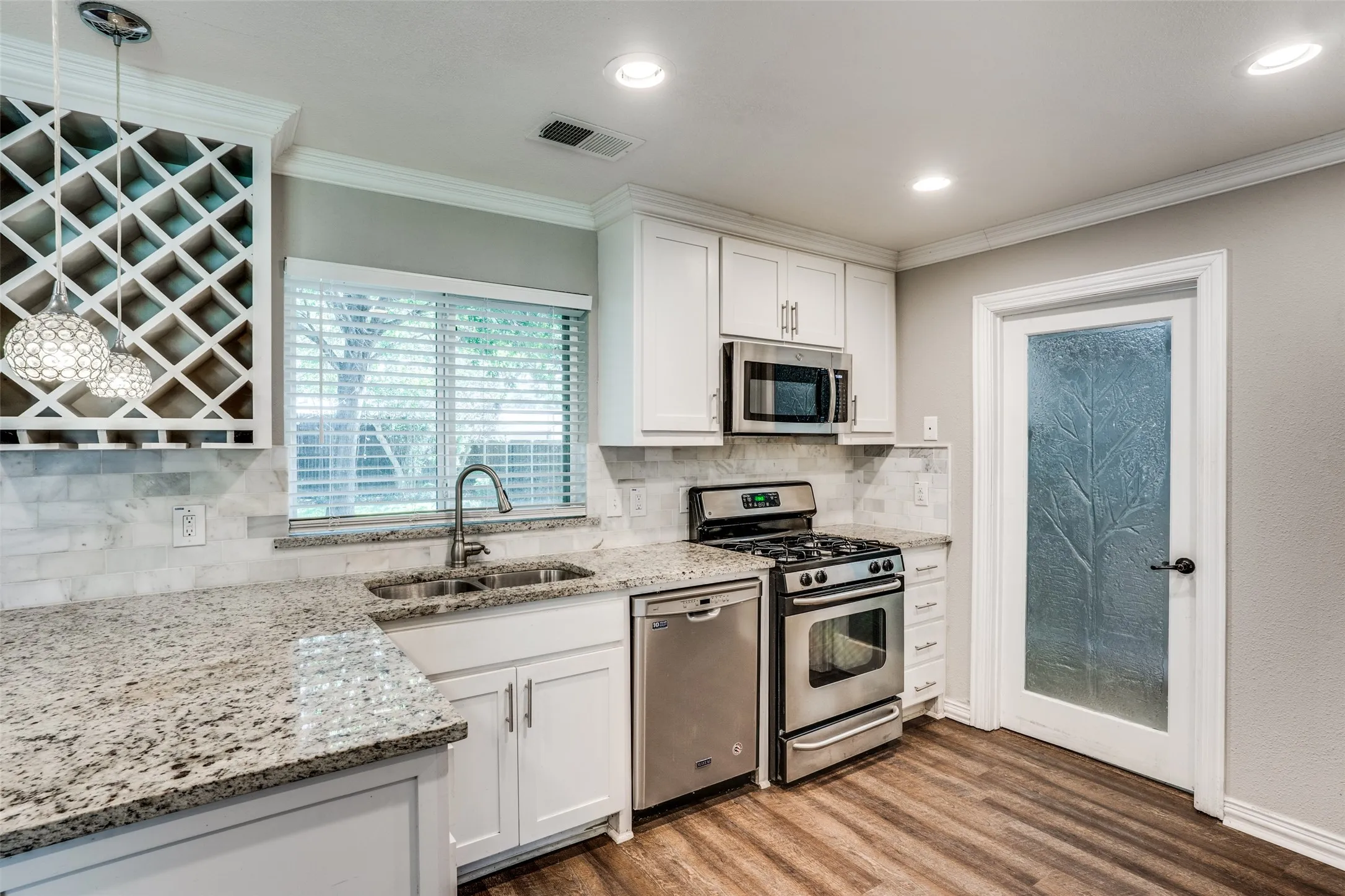 Single Family Residence For Rent in Dallas County , 3642 Ridgebriar Drive, Dallas, Texas 75234, 4 Bedroom, 3 Bathroom, 2 Garage spaces, 2,155 Sqft, built in 1962, mls#21341819, Real Estate Agent in Dallas, Homes For Rent in Dallas county, Homes For Rent in Dallas, Realtor in Dallas Texas, Real Estate Brokerage Independent Realty Texas, Luminita Cordes Realtor