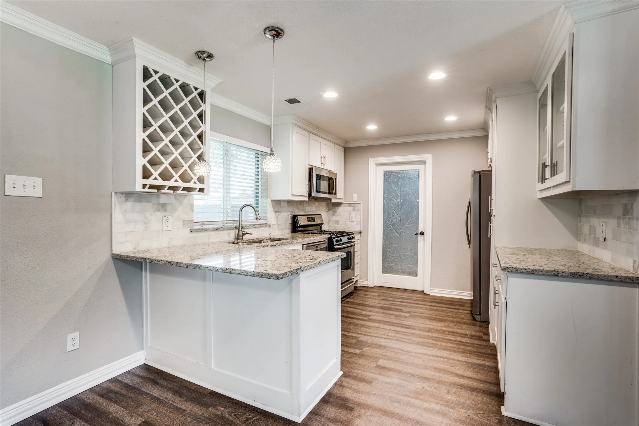 Single Family Residence For Rent in Dallas County , 3642 Ridgebriar Drive, Dallas, Texas 75234, 4 Bedroom, 3 Bathroom, 2 Garage spaces, 2,155 Sqft, built in 1962, mls#21341819, Real Estate Agent in Dallas, Homes For Rent in Dallas county, Homes For Rent in Dallas, Realtor in Dallas Texas, Real Estate Brokerage Independent Realty Texas, Luminita Cordes Realtor
