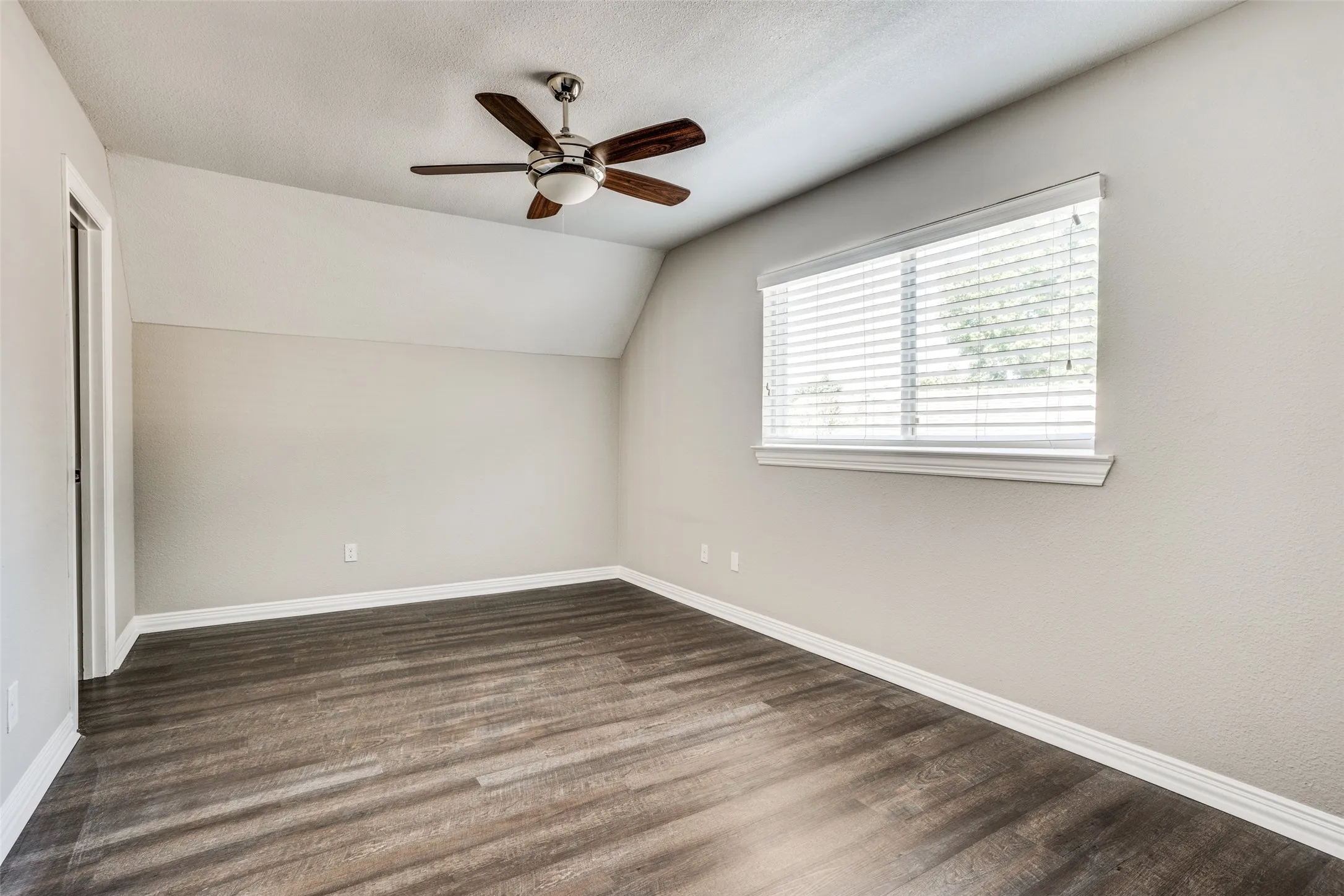 Single Family Residence For Rent in Dallas County , 3642 Ridgebriar Drive, Dallas, Texas 75234, 4 Bedroom, 3 Bathroom, 2 Garage spaces, 2,155 Sqft, built in 1962, mls#21341819, Real Estate Agent in Dallas, Homes For Rent in Dallas county, Homes For Rent in Dallas, Realtor in Dallas Texas, Real Estate Brokerage Independent Realty Texas, Luminita Cordes Realtor