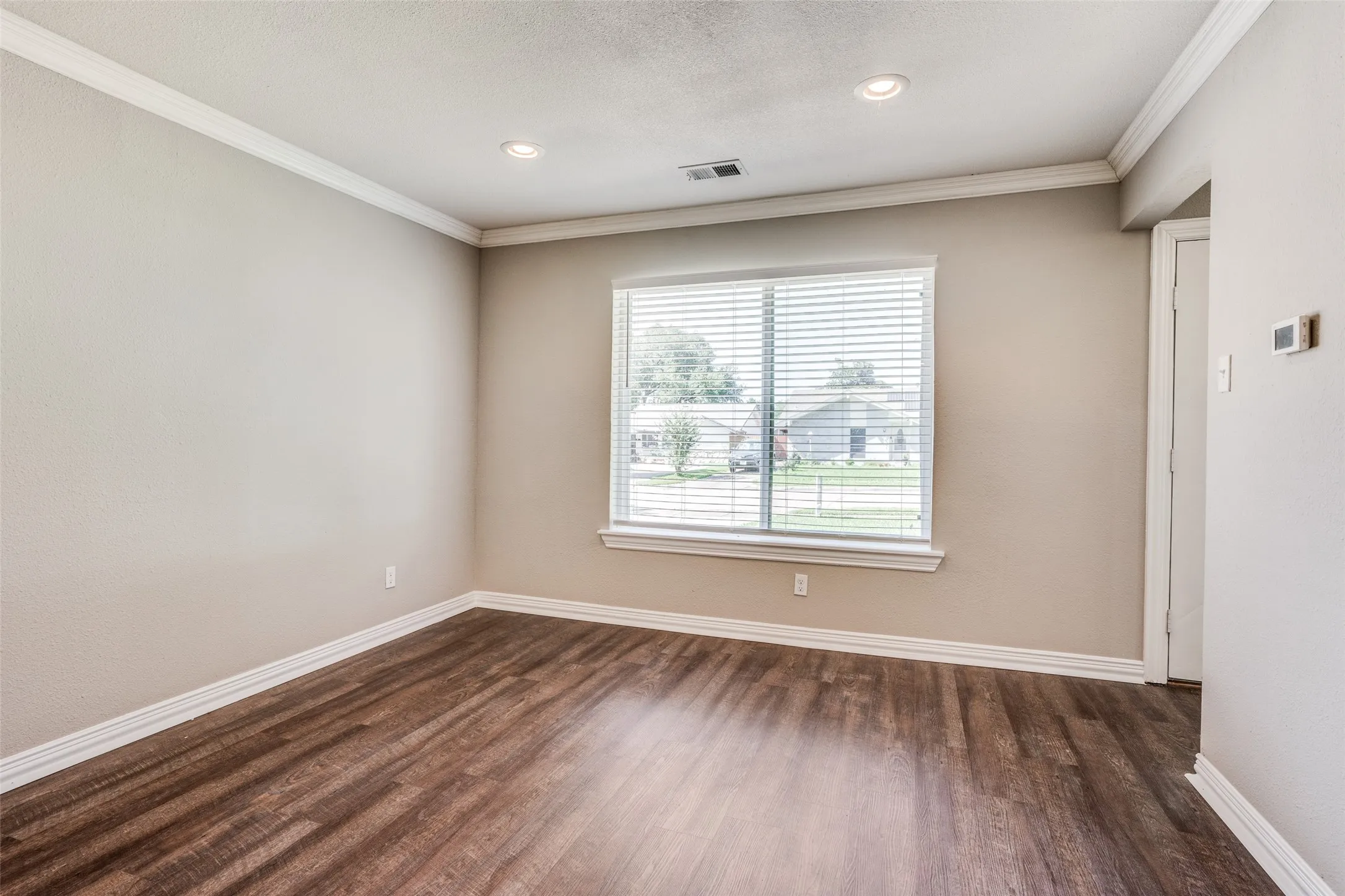 Single Family Residence For Rent in Dallas County , 3642 Ridgebriar Drive, Dallas, Texas 75234, 4 Bedroom, 3 Bathroom, 2 Garage spaces, 2,155 Sqft, built in 1962, mls#21341819, Real Estate Agent in Dallas, Homes For Rent in Dallas county, Homes For Rent in Dallas, Realtor in Dallas Texas, Real Estate Brokerage Independent Realty Texas, Luminita Cordes Realtor