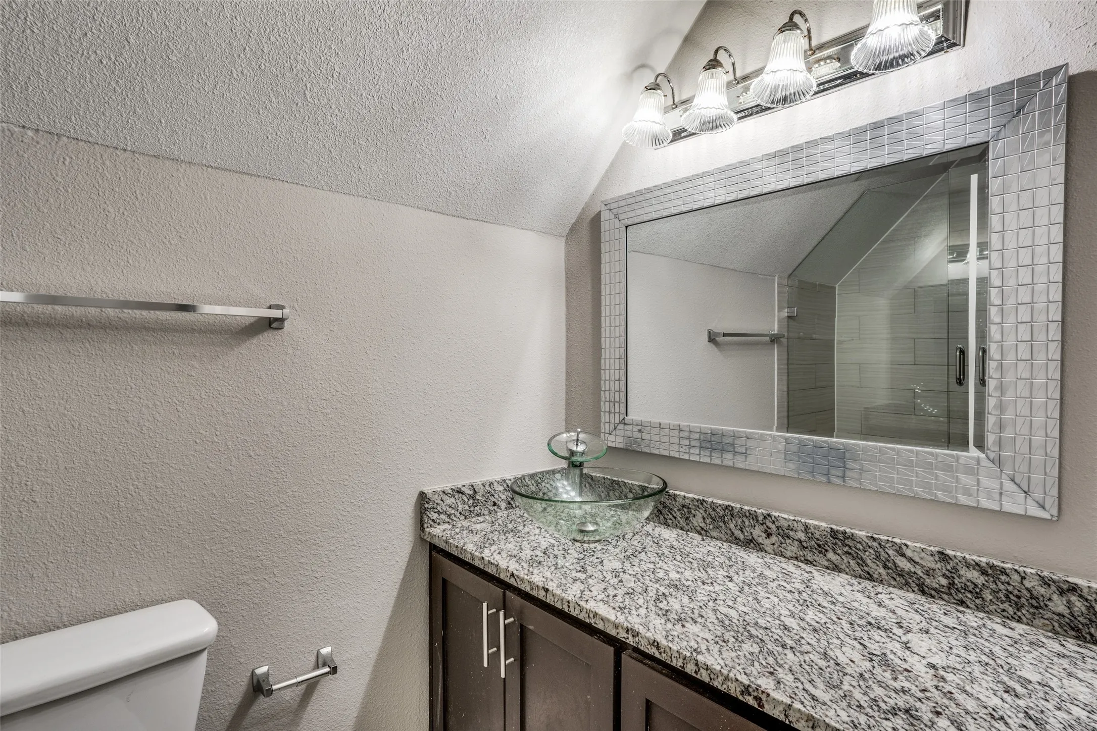 Single Family Residence For Rent in Dallas County , 3642 Ridgebriar Drive, Dallas, Texas 75234, 4 Bedroom, 3 Bathroom, 2 Garage spaces, 2,155 Sqft, built in 1962, mls#21341819, Real Estate Agent in Dallas, Homes For Rent in Dallas county, Homes For Rent in Dallas, Realtor in Dallas Texas, Real Estate Brokerage Independent Realty Texas, Luminita Cordes Realtor