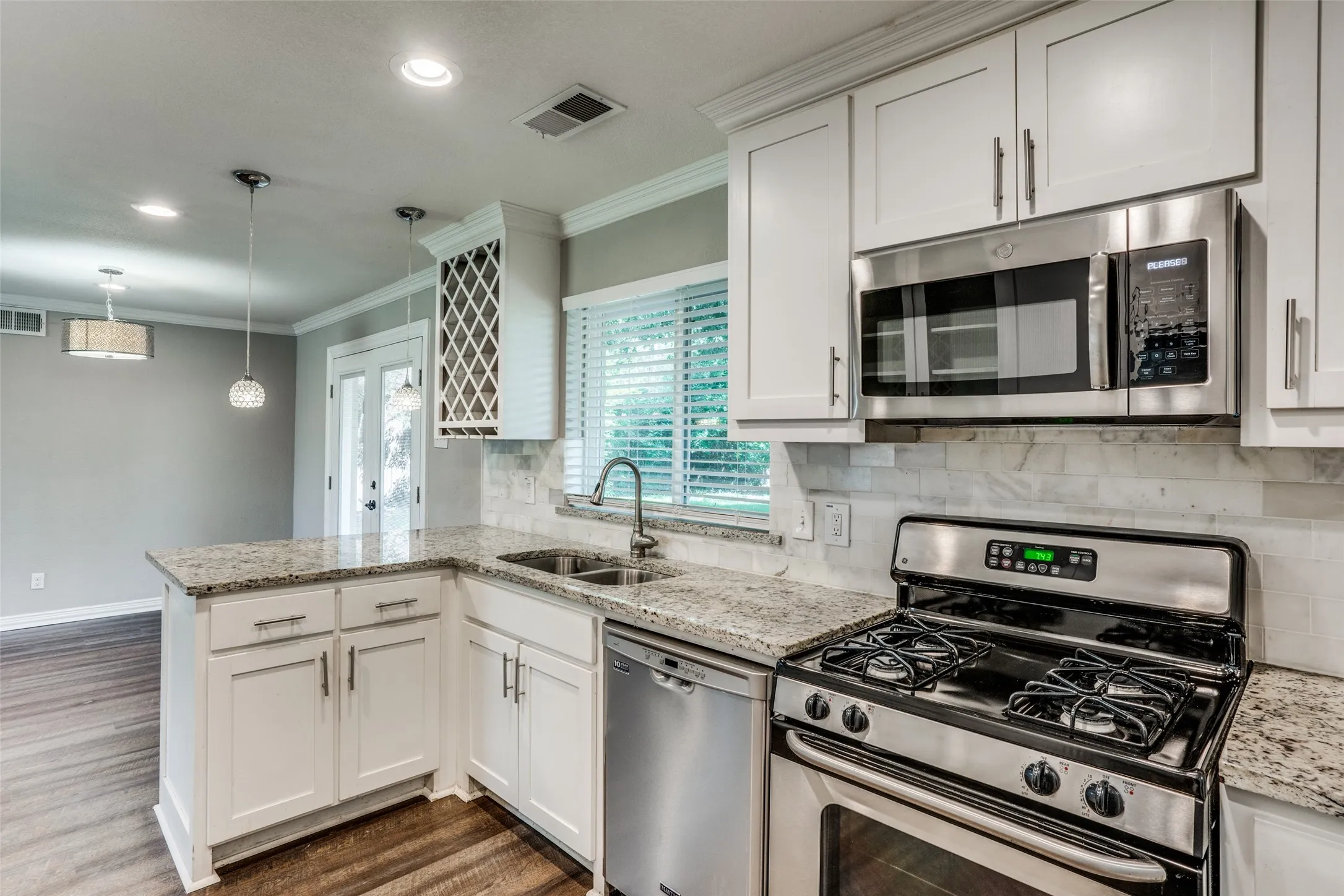 Single Family Residence For Rent in Dallas County , 3642 Ridgebriar Drive, Dallas, Texas 75234, 4 Bedroom, 3 Bathroom, 2 Garage spaces, 2,155 Sqft, built in 1962, mls#21341819, Real Estate Agent in Dallas, Homes For Rent in Dallas county, Homes For Rent in Dallas, Realtor in Dallas Texas, Real Estate Brokerage Independent Realty Texas, Luminita Cordes Realtor