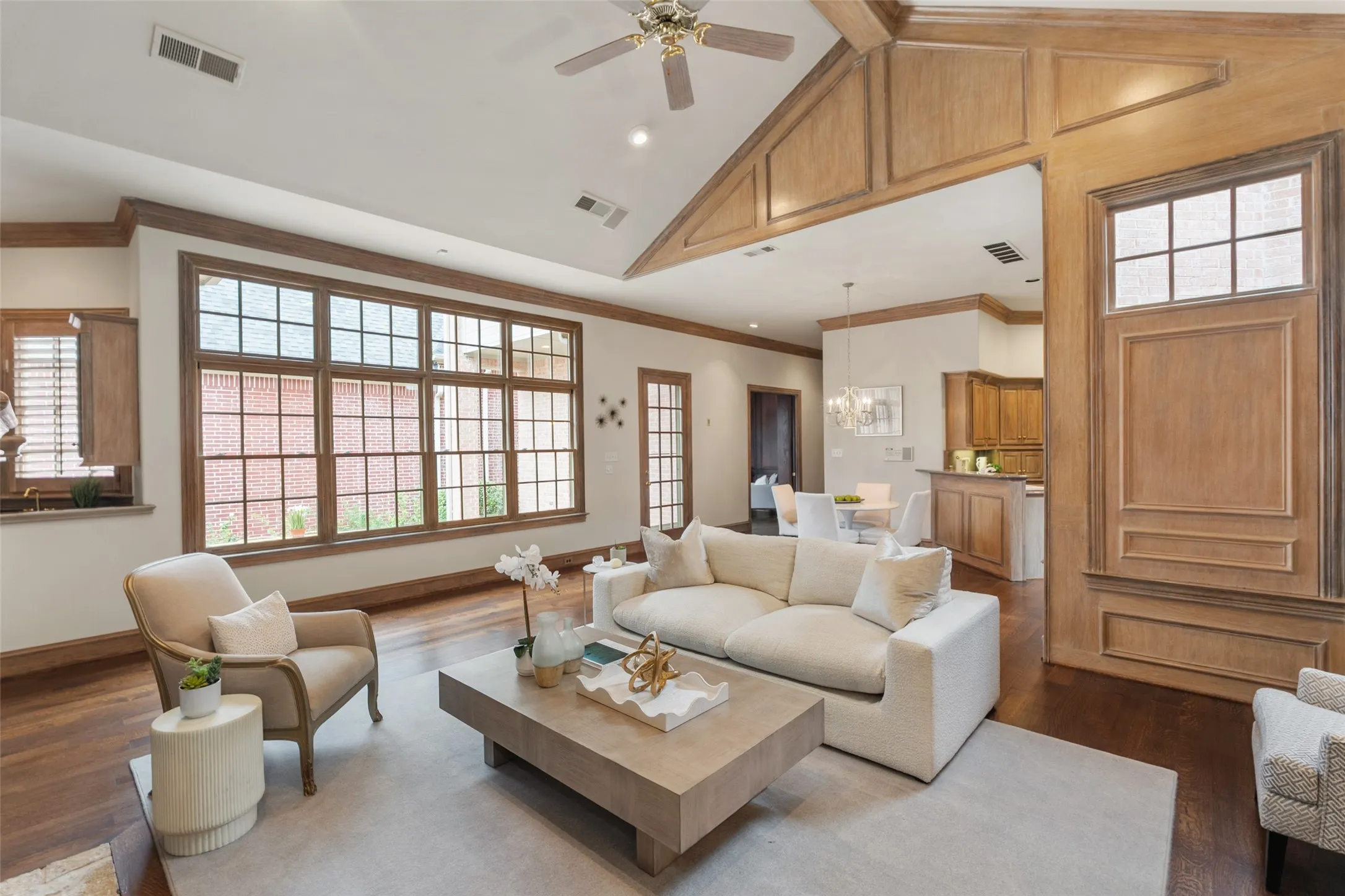 Single Family Residence For Sale in Dallas County , 7 Knightwood Court, Dallas, Texas 75225, 3 Bedroom, 4 Bathroom, 2 Garage spaces, 4,097 Sqft, built in 1994, mls#21339314, Real Estate Agent in Dallas, Homes For Sale in Dallas county, Homes For Sale in Dallas, Realtor in Dallas Texas, Real Estate Brokerage Independent Realty Texas, Luminita Cordes Realtor