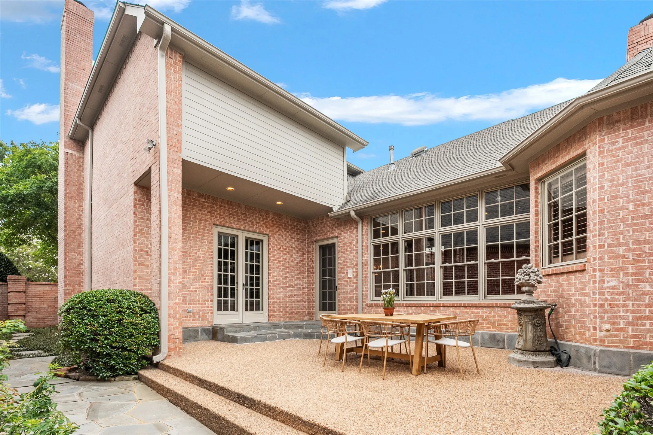 Single Family Residence For Sale in Dallas County , 7 Knightwood Court, Dallas, Texas 75225, 3 Bedroom, 4 Bathroom, 2 Garage spaces, 4,097 Sqft, built in 1994, mls#21339314, Real Estate Agent in Dallas, Homes For Sale in Dallas county, Homes For Sale in Dallas, Realtor in Dallas Texas, Real Estate Brokerage Independent Realty Texas, Luminita Cordes Realtor
